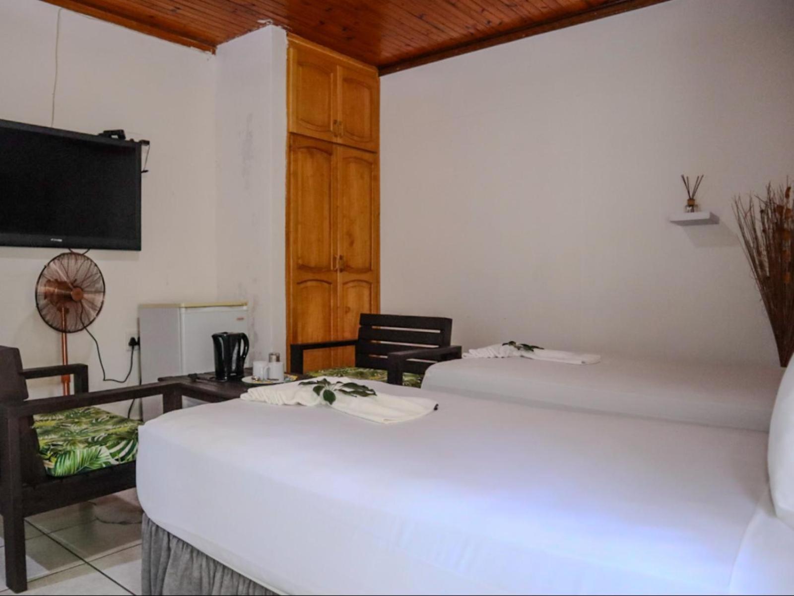Deluxe King Room - Photo 11
