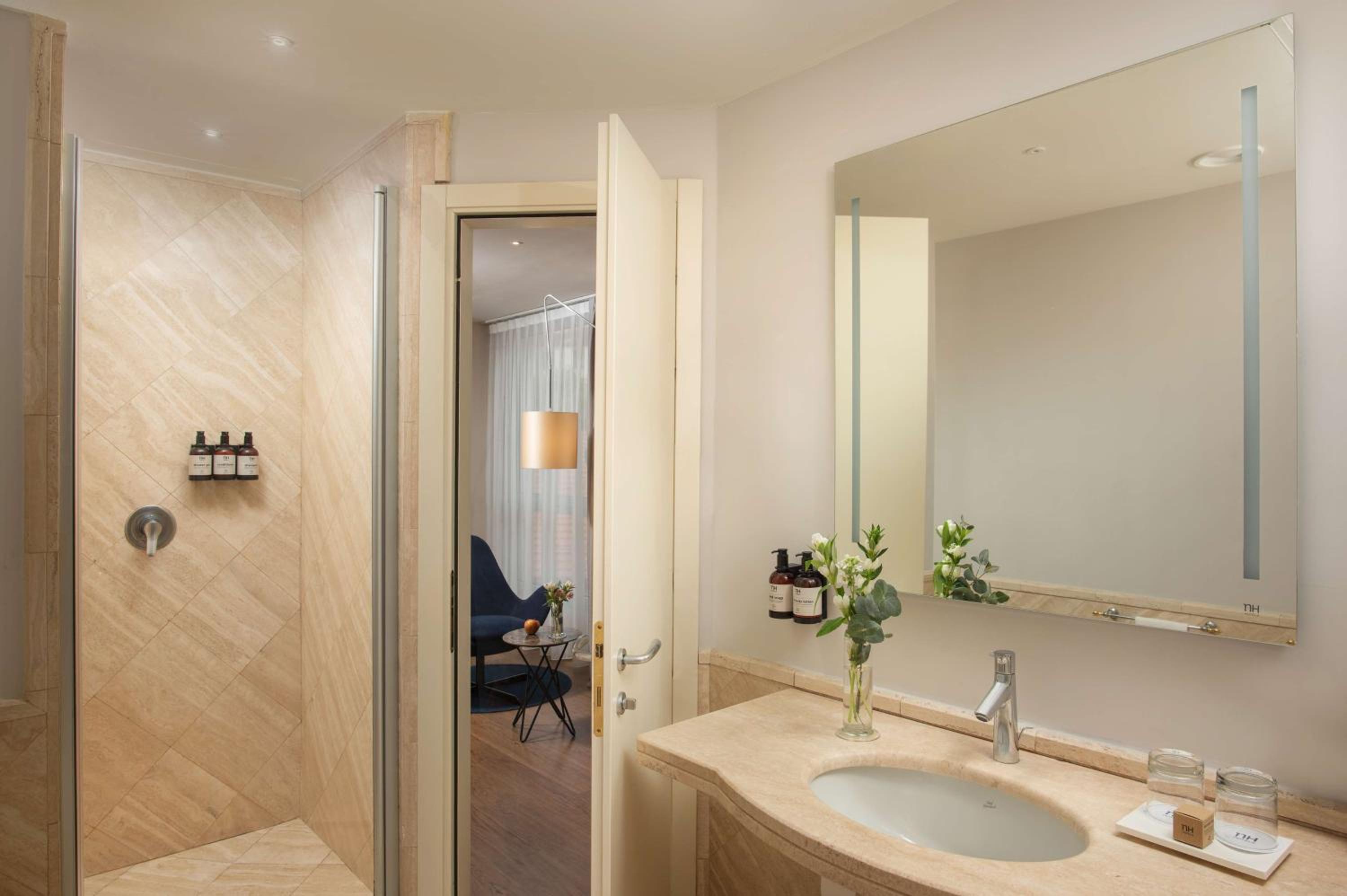 Premium Room - Photo 7