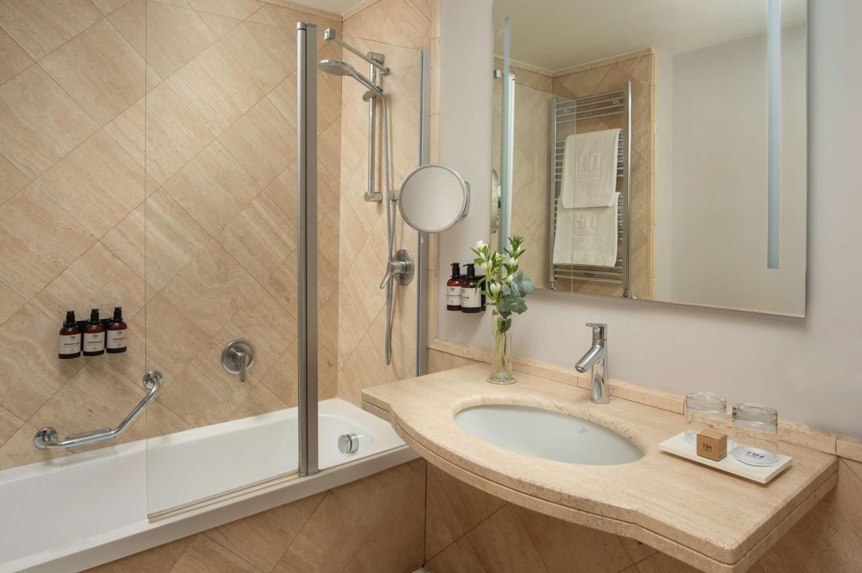 Standard Double or Twin Room - Photo 4