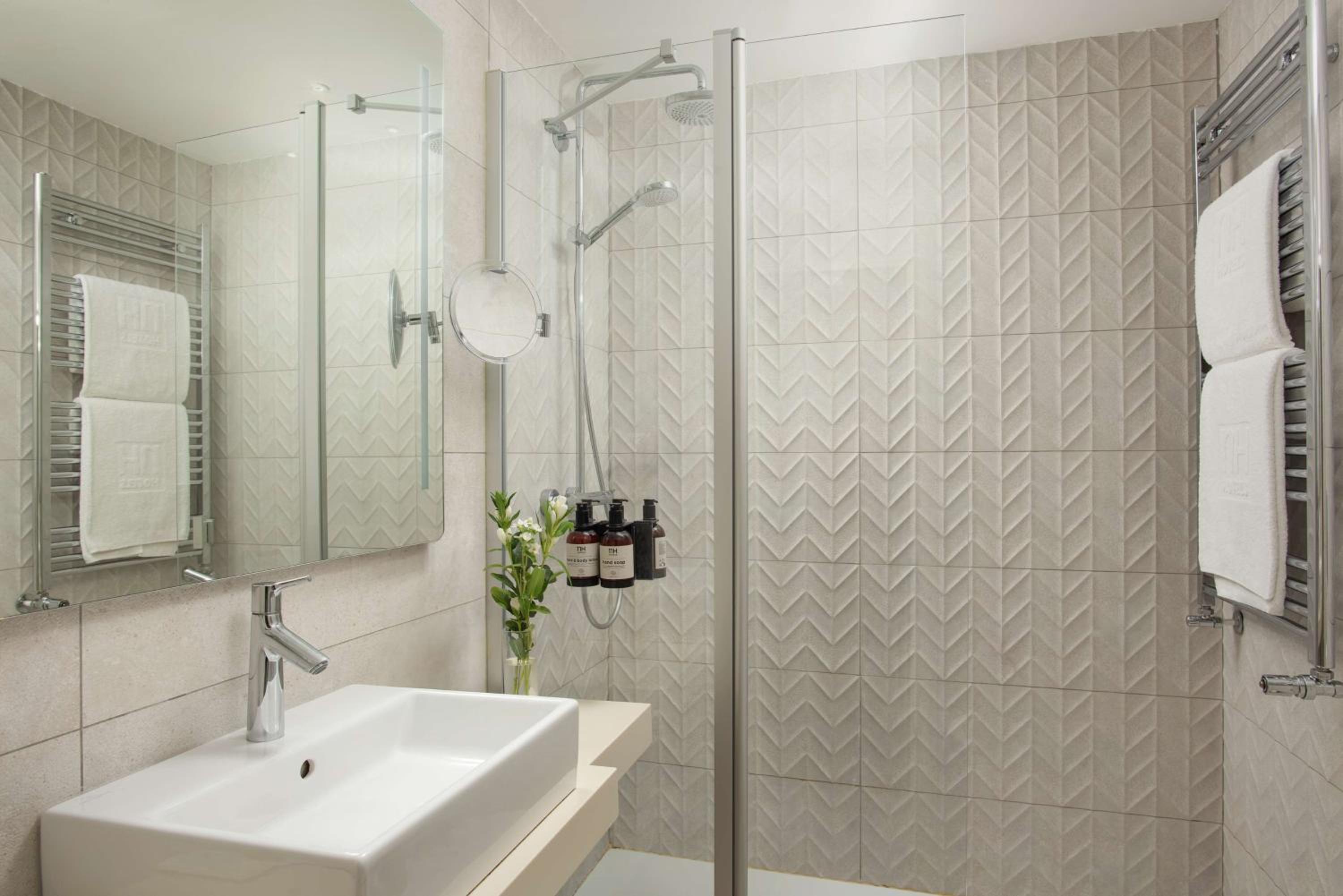 Standard Double or Twin Room - Photo 3
