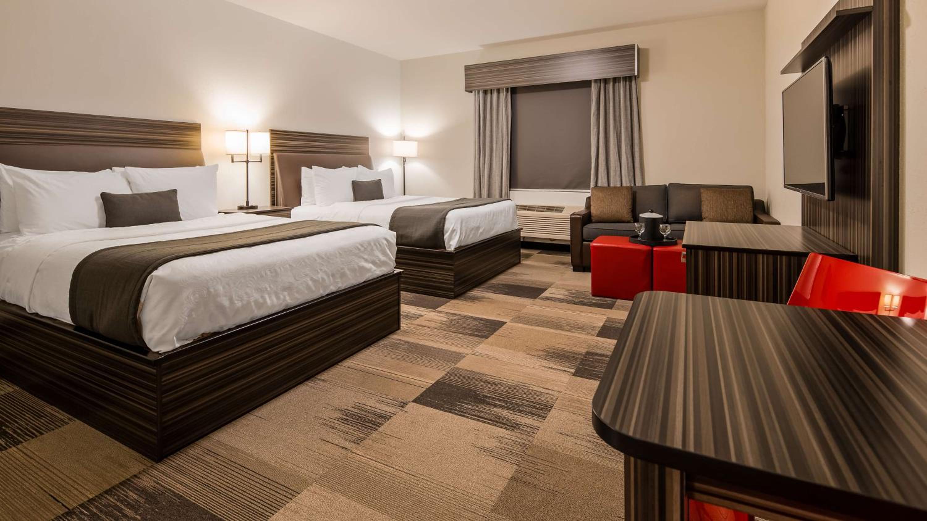 Queen Room with Two Queen Beds and Roll-In Shower - Disability/Non-Smoking