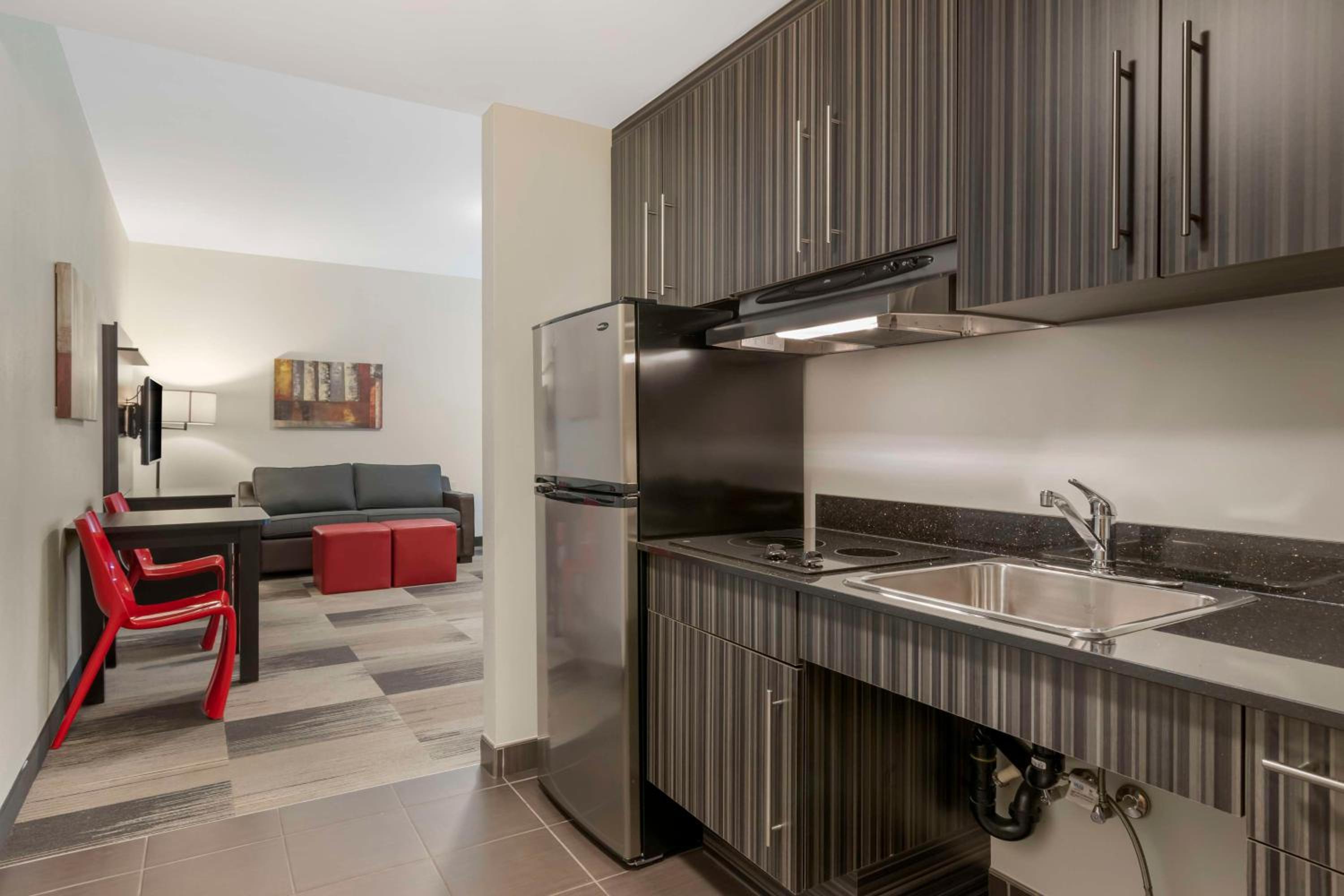 King Suite with Roll-In Shower, Sofa Bed and Full Kitchen - Disability/Non-Smoking photo 2
