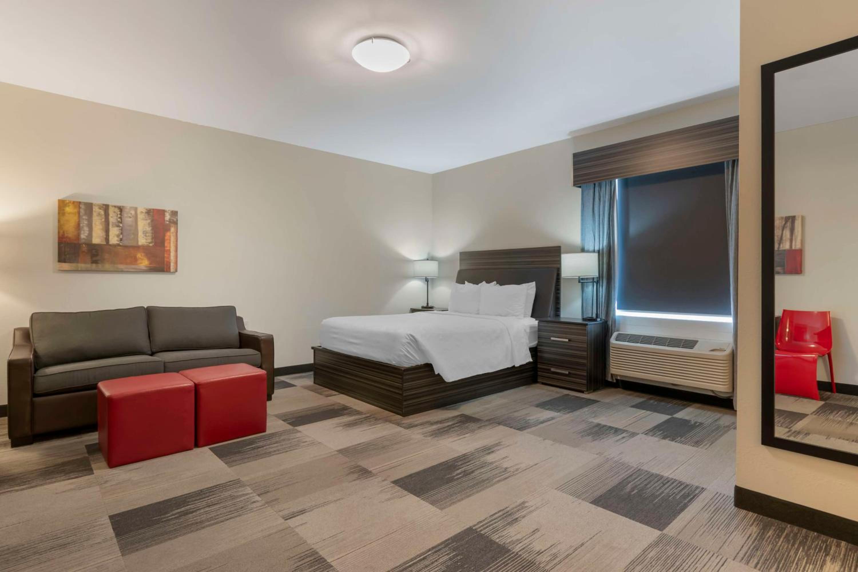 King Suite with Roll-In Shower, Sofa Bed and Full Kitchen - Disability/Non-Smoking photo 3