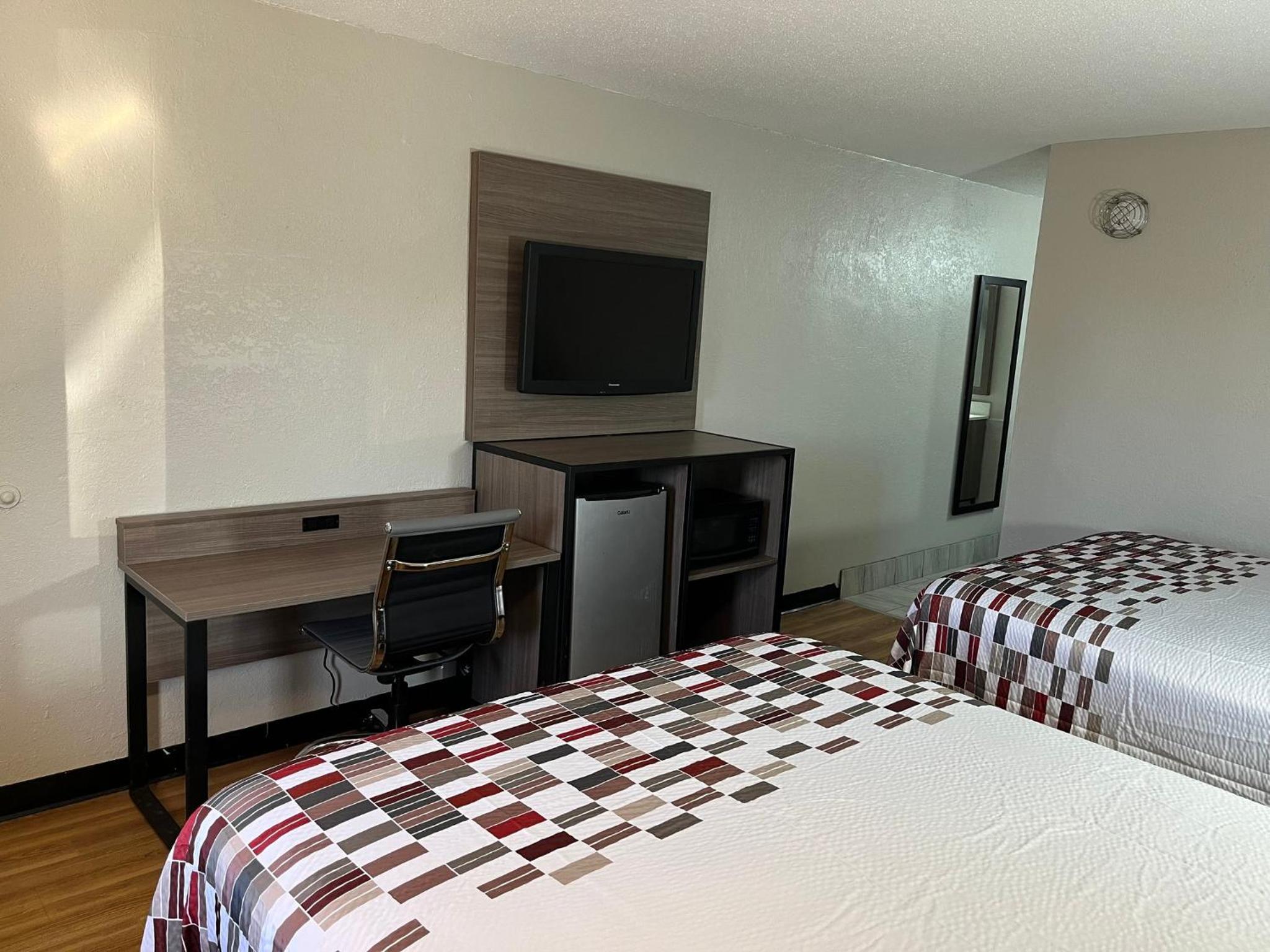 Deluxe Room with Two Queen Beds Non-Smoking photo 3
