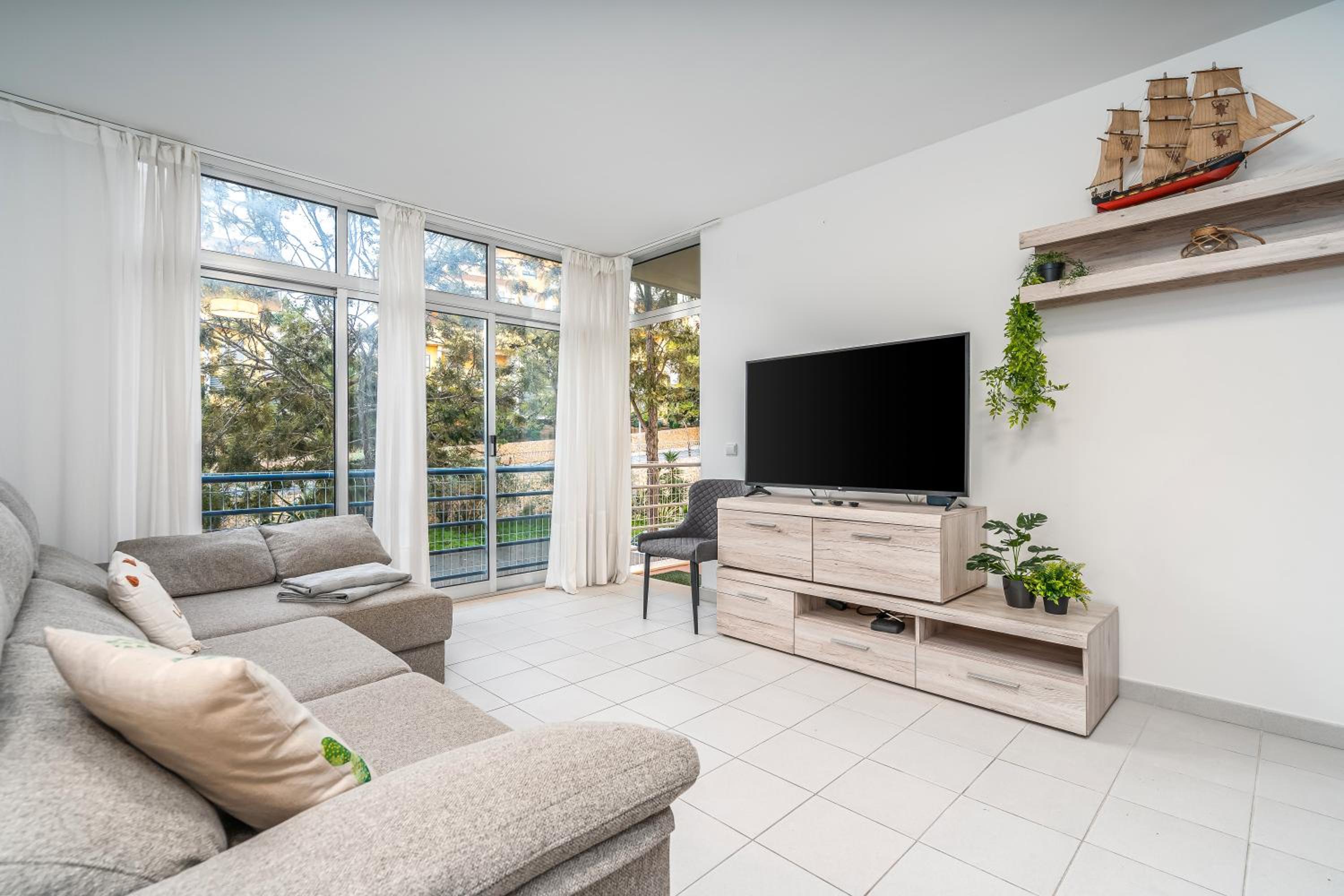 Three-Bedroom Premium Apartment with Balcony photo 1