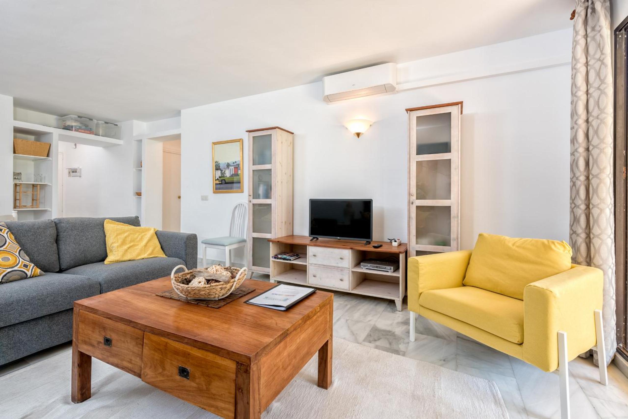 Apartamento de Dos Dormitorios con Vista al Jardín