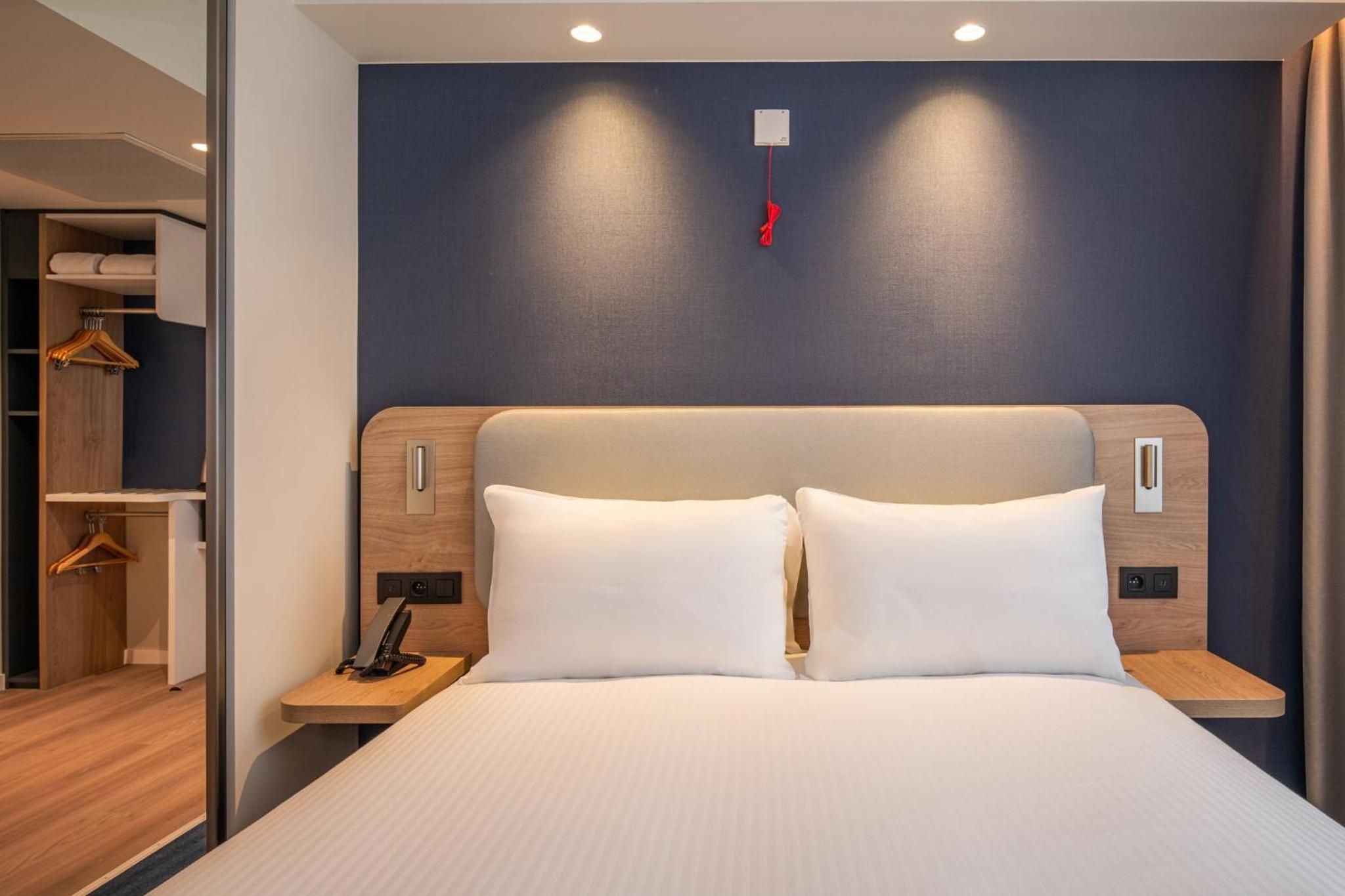 Standard Queen Room - Photo 4