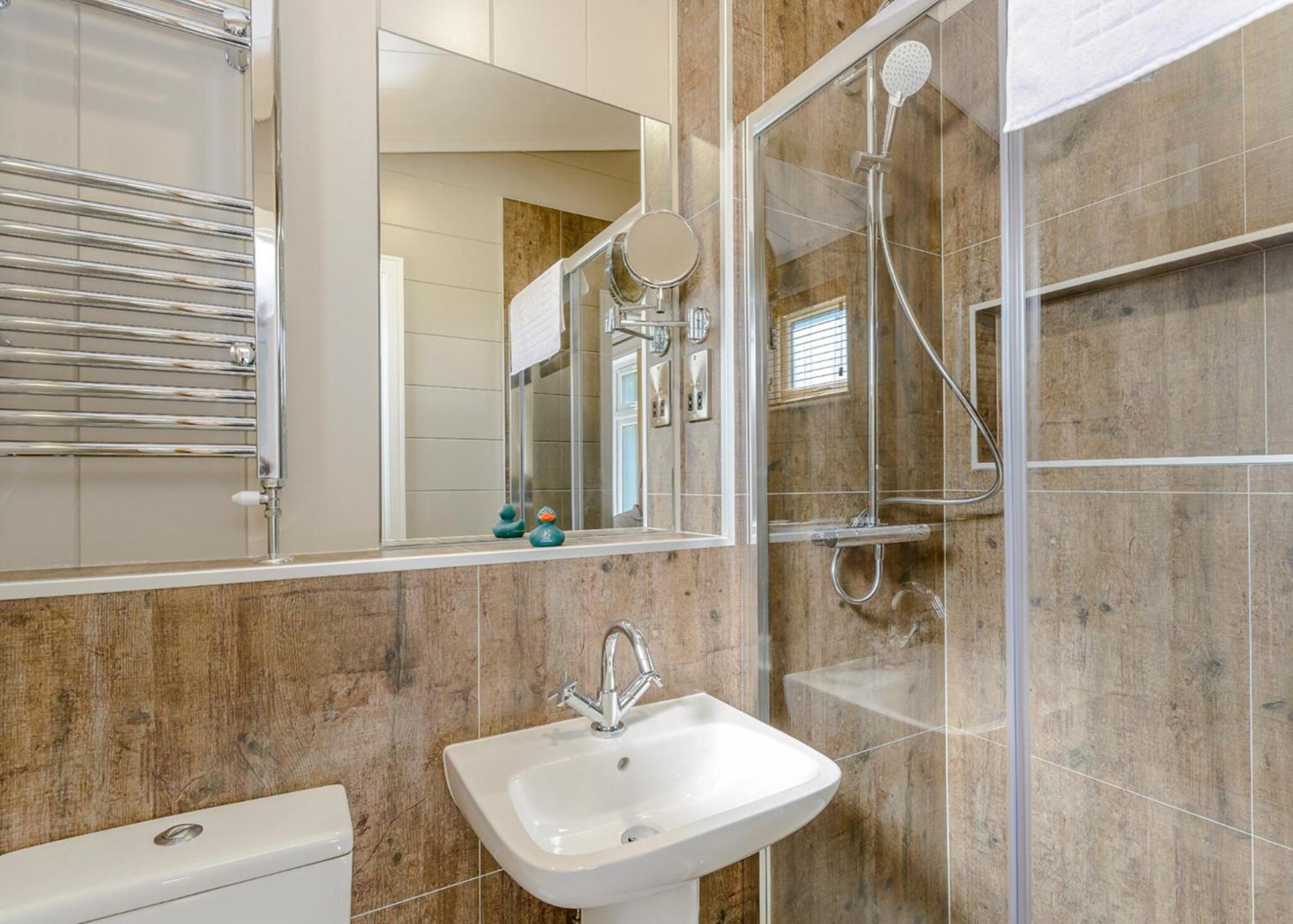 Three-Bedroom House 1 photo 2