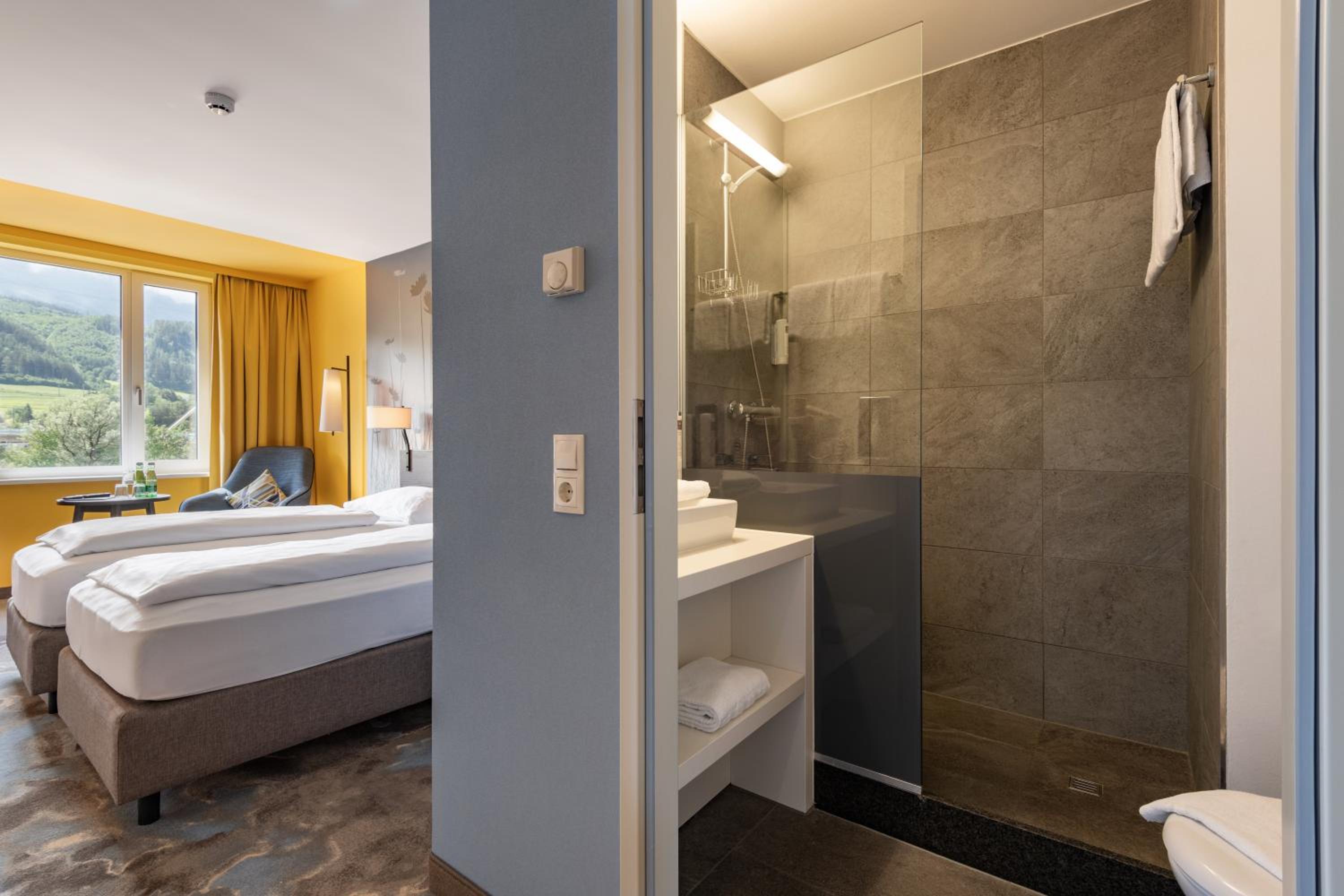 Standard Twin Room with Mountain View photo 3