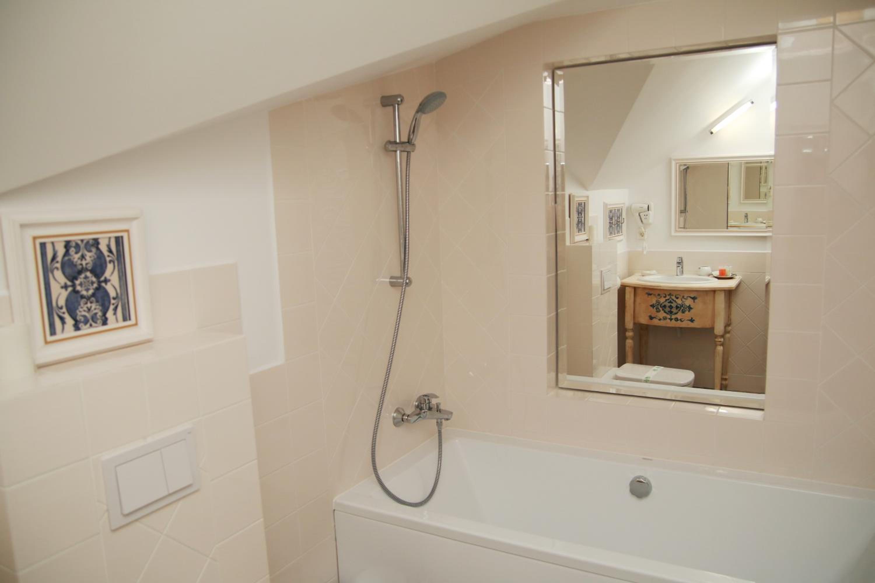 Deluxe Double or Twin Room photo 3