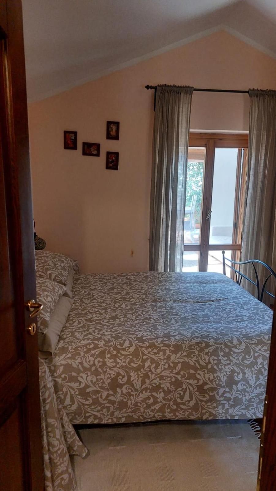 Deluxe Double Room (2 Adults + 1 Child) photo 1
