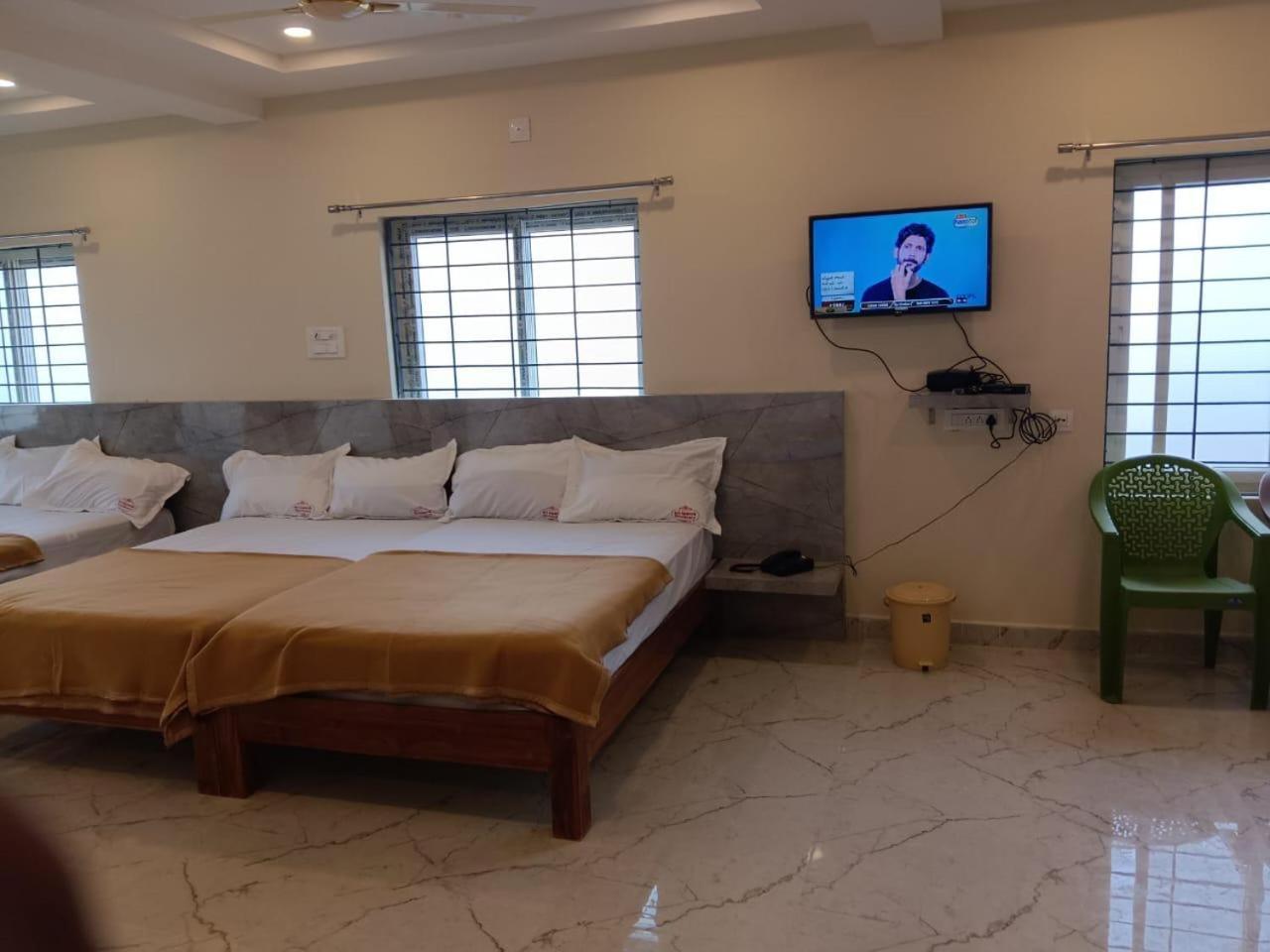 Quadruple Room with Mountain View photo 2