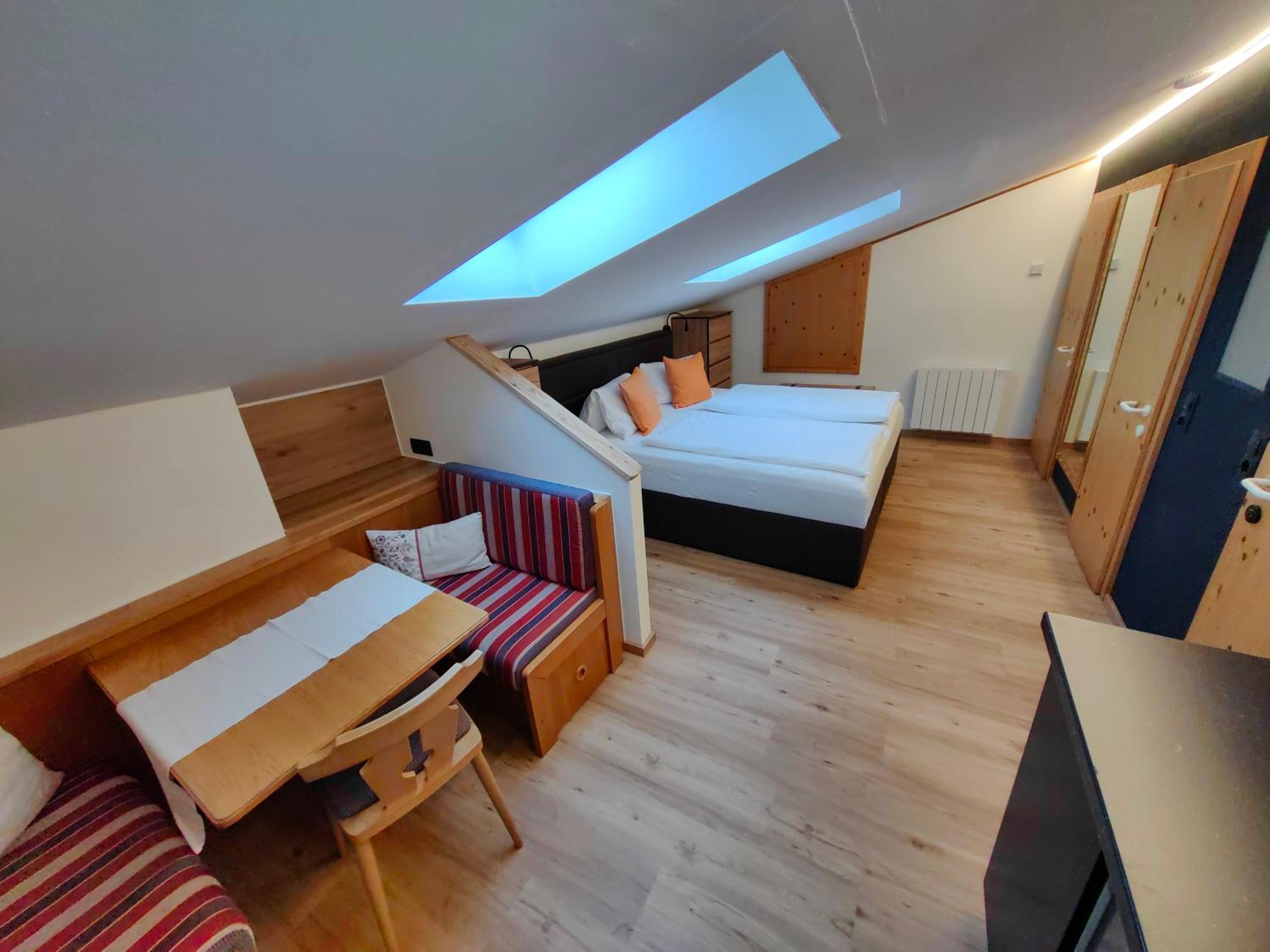 Large Double Room photo 3