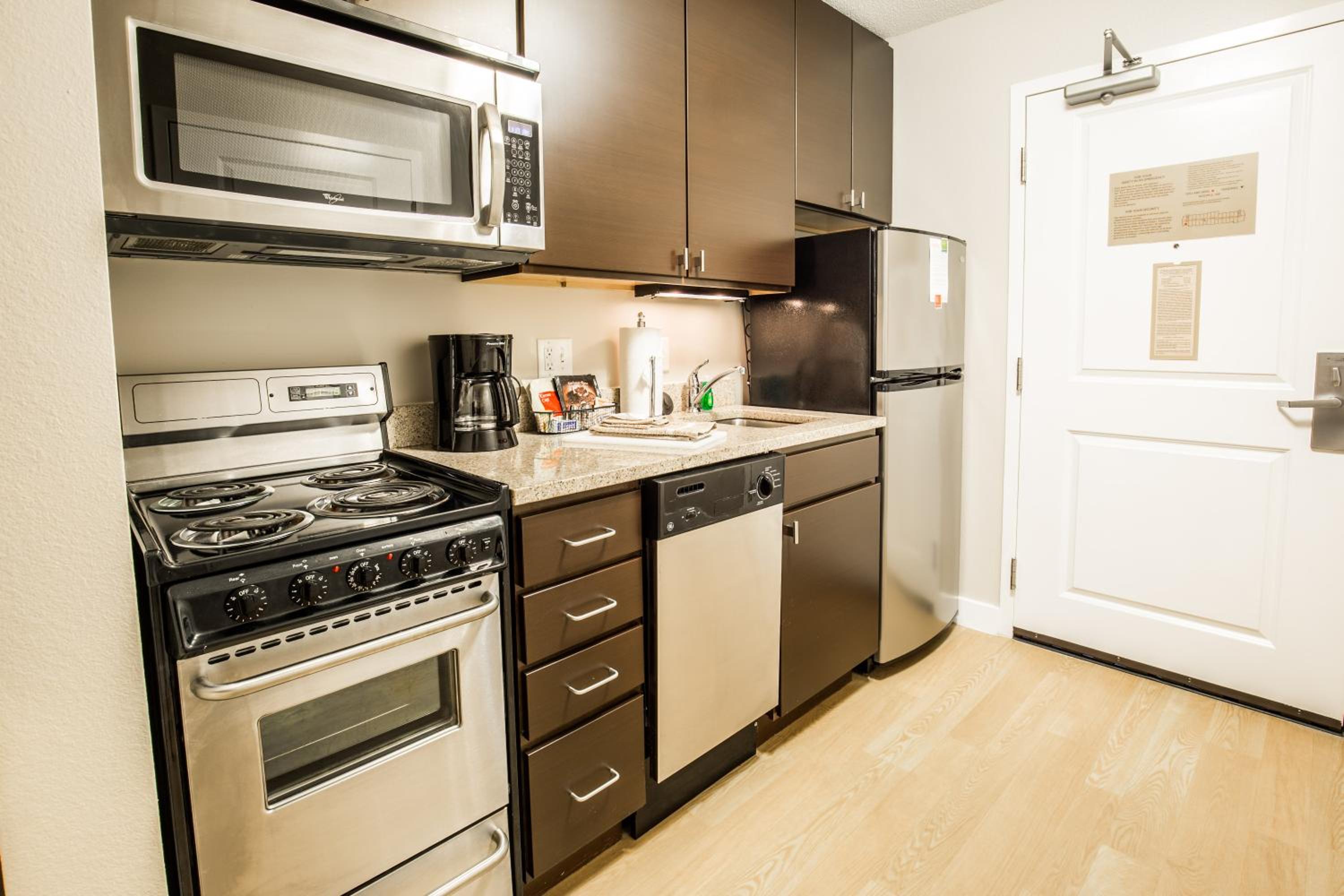 One-Bedroom Junior Queen Suite with Sofa Bed and Transfer Shower - Mobility/Hearing Accessible