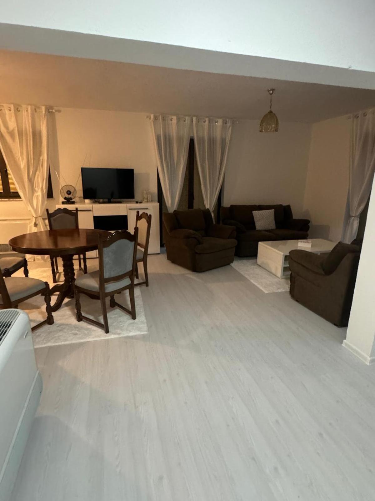 Two-Bedroom Apartment with Balcony photo 2