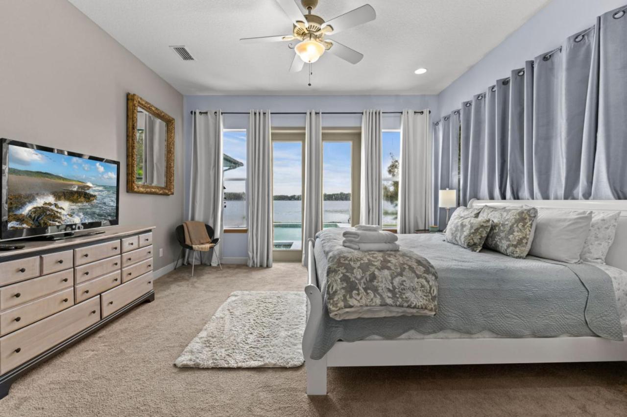 Three-Bedroom House photo 2
