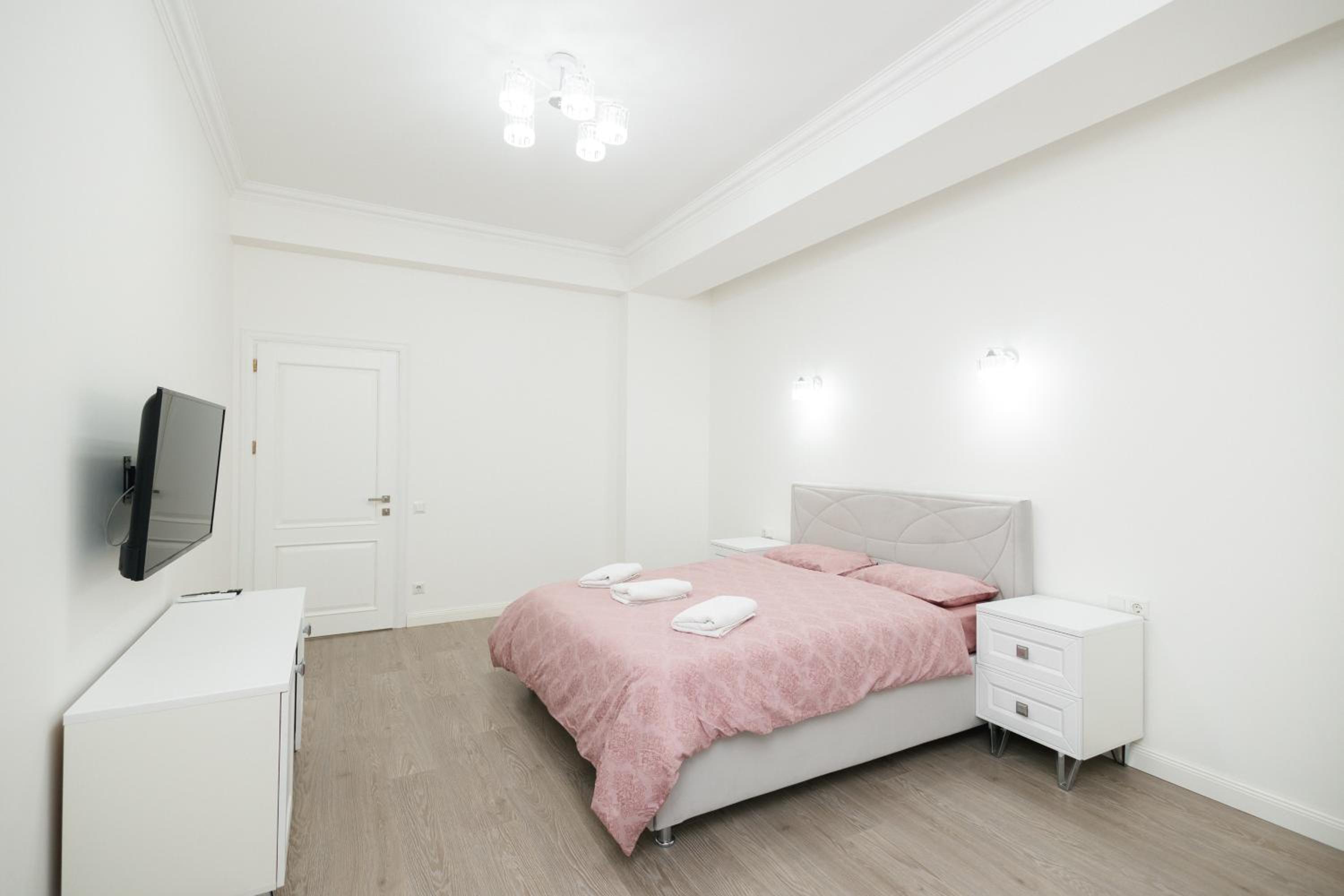 One-Bedroom Apartment photo 1