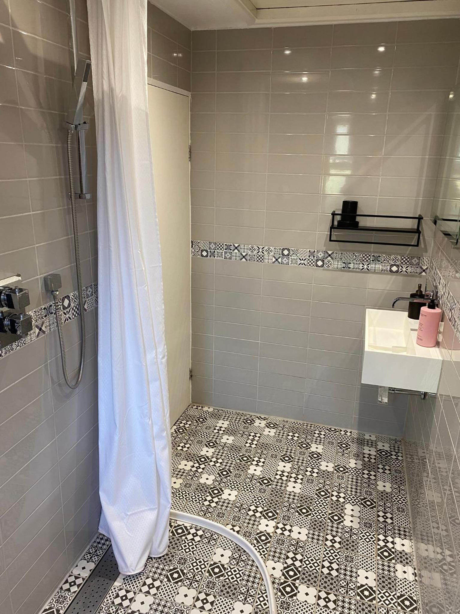 One-Bedroom Apartment - Photo 17