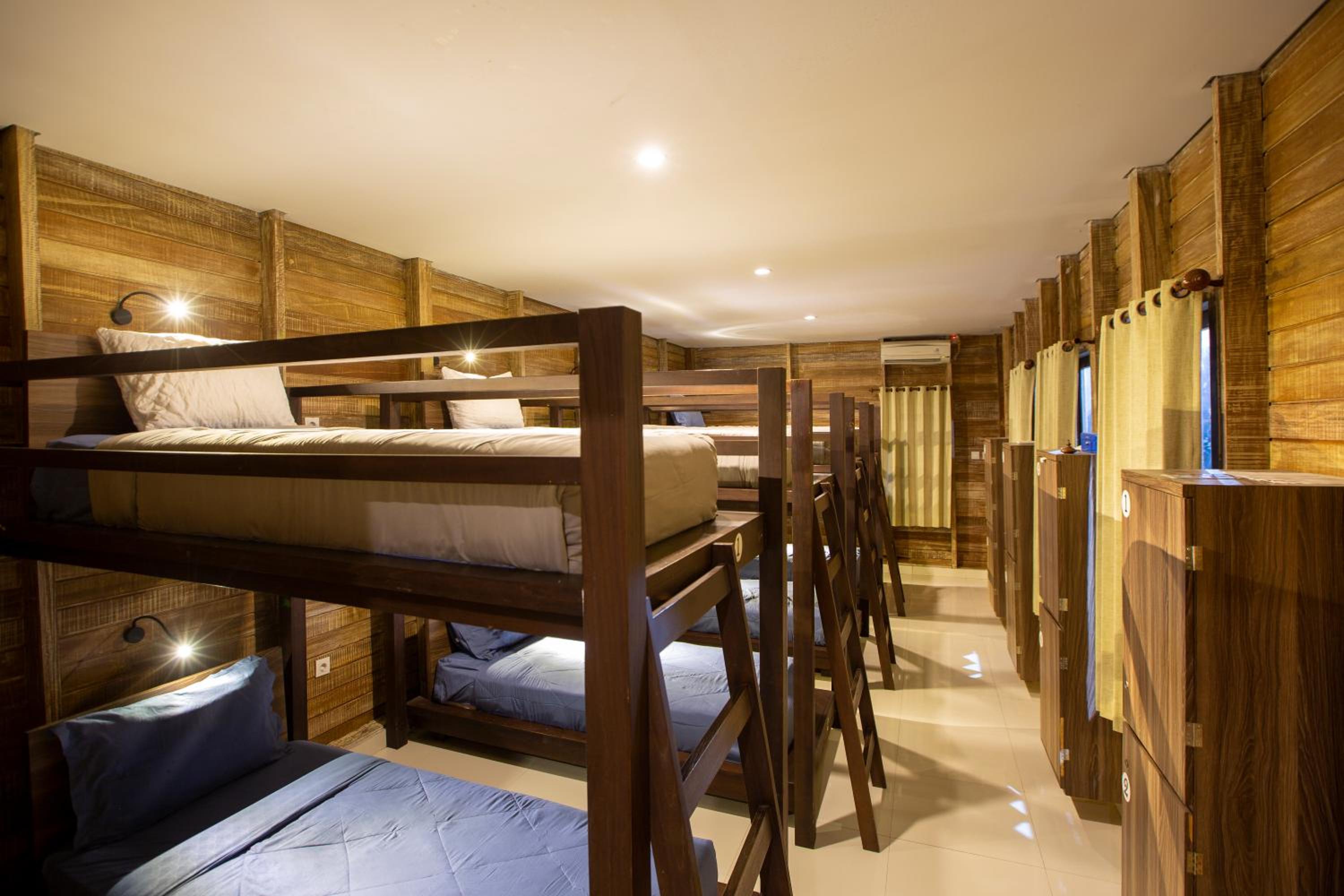 8-Bed Female Dormitory Room photo 1
