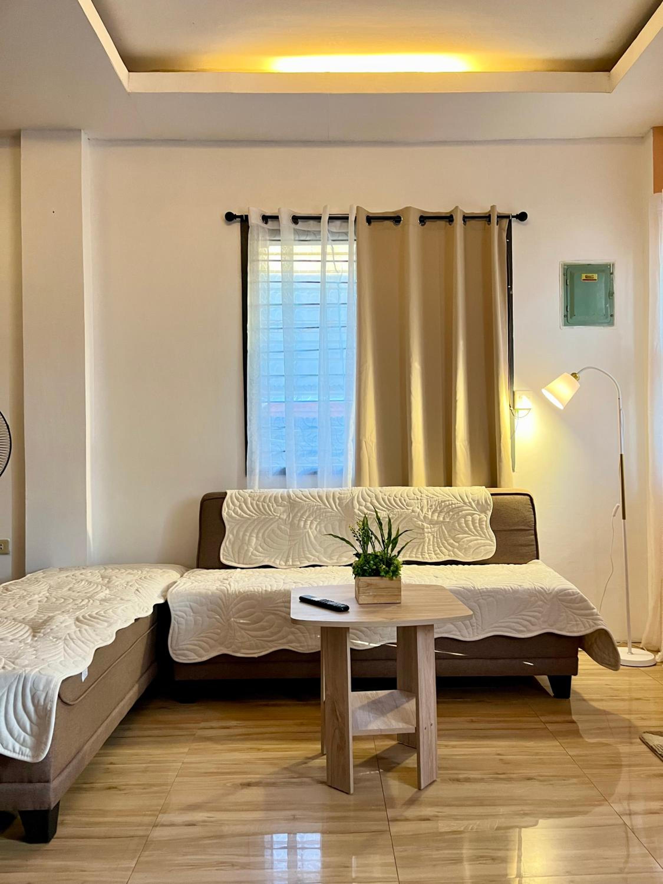 Three-Bedroom Apartment with View photo 3