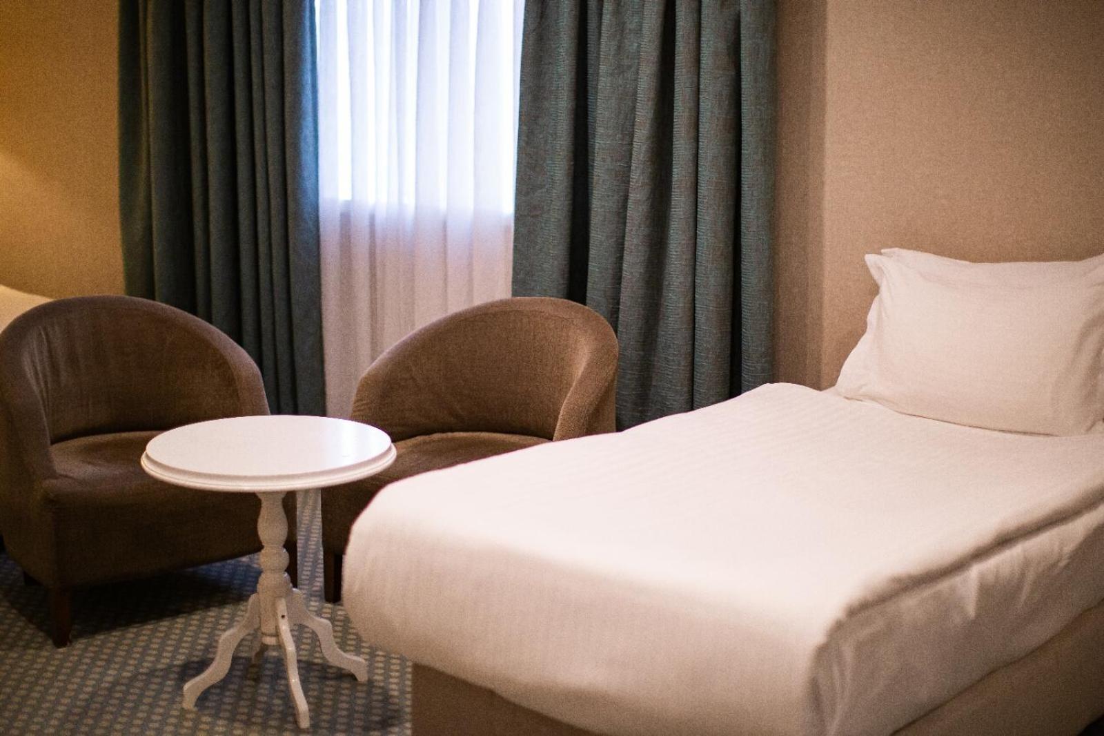 Deluxe Triple Room - Photo 18
