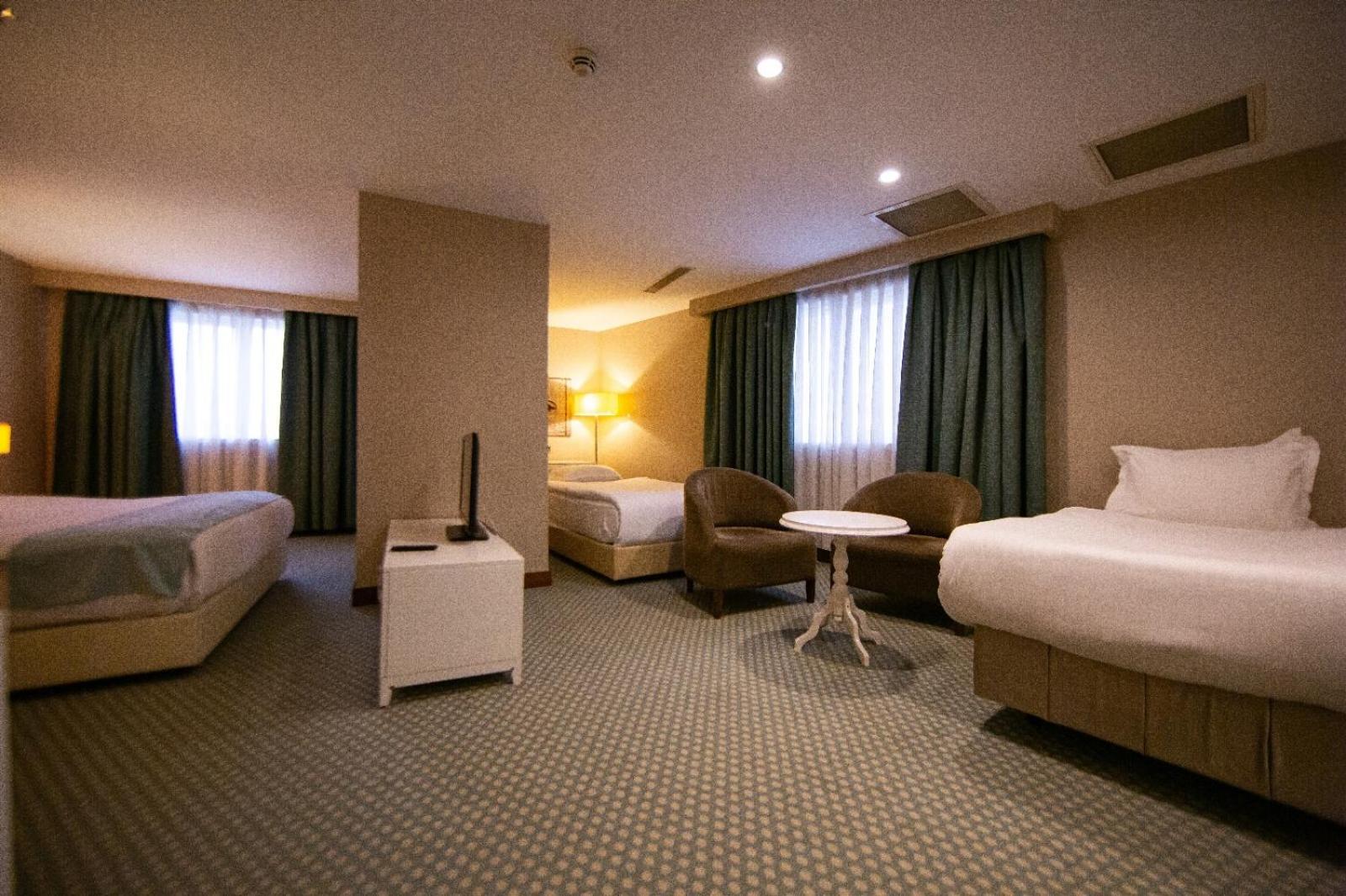 Deluxe Family Suite - Photo 1