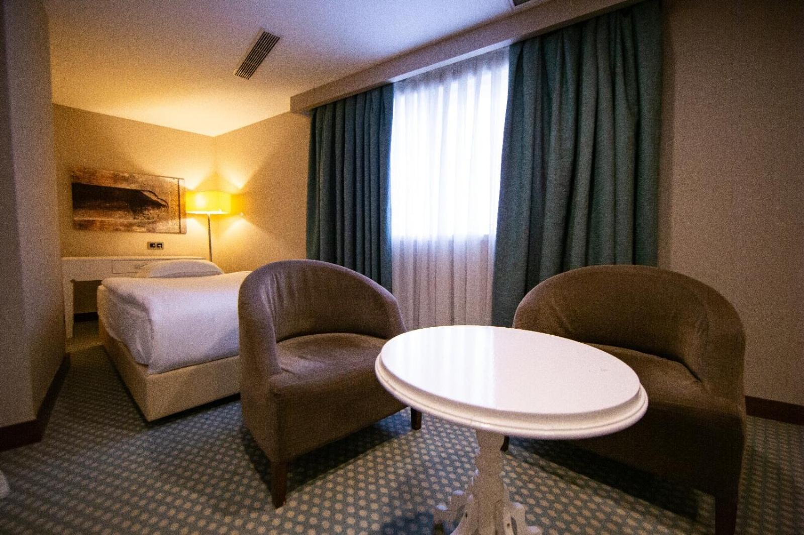 Deluxe Triple Room - Photo 8