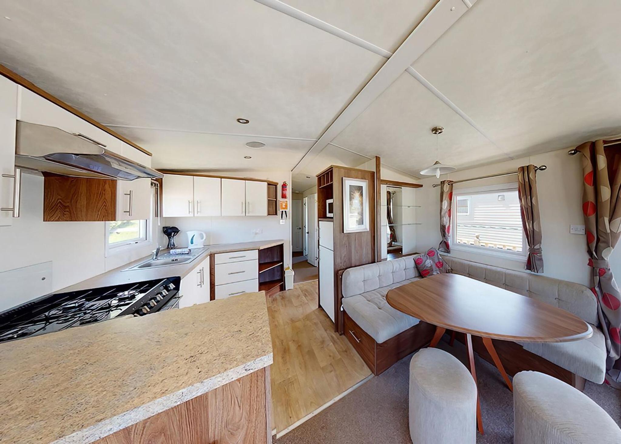 Mobile Home 4 photo 2