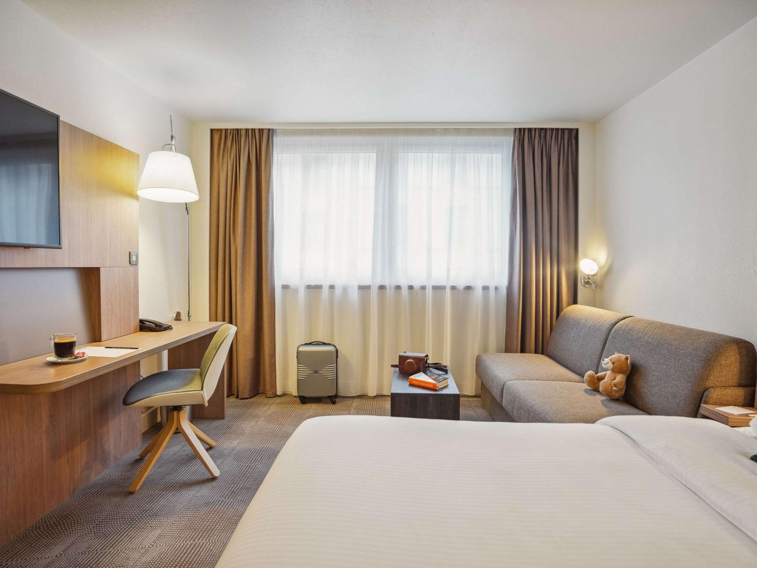 Executive Quadruple Room with Queen Bed and Double Sofa Bed - Photo 3