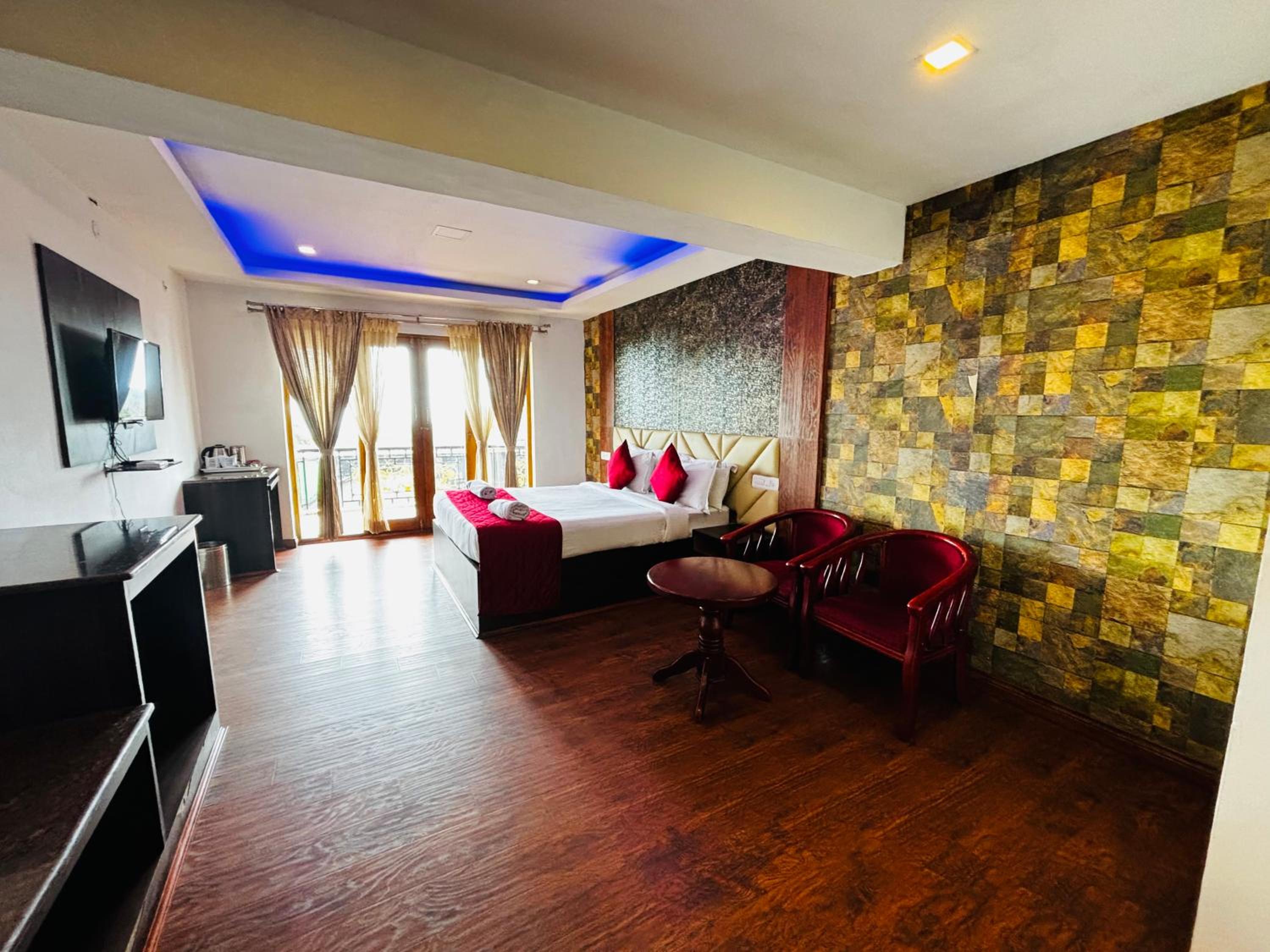 King Room with Balcony photo 2