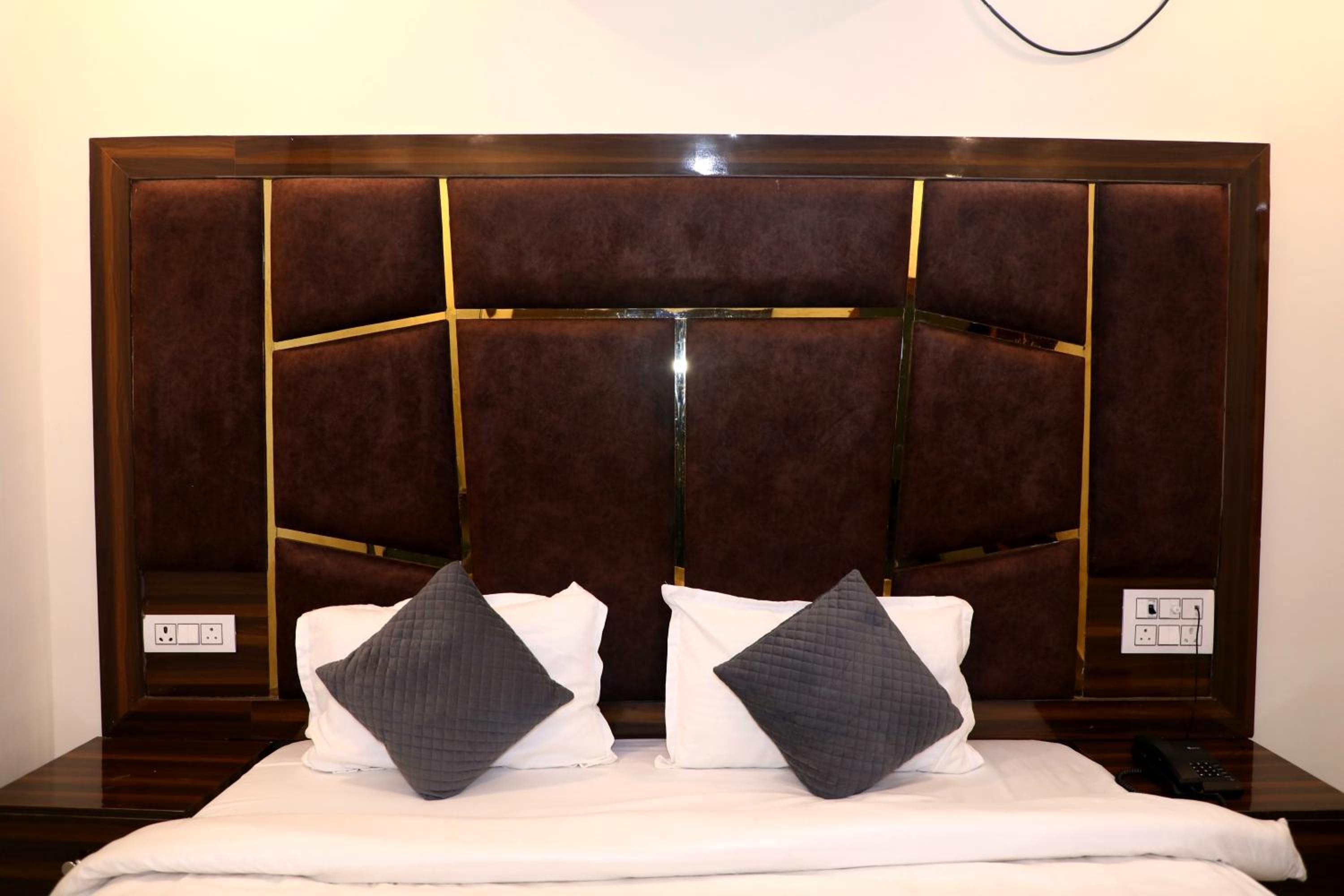 Deluxe Double Room photo 3