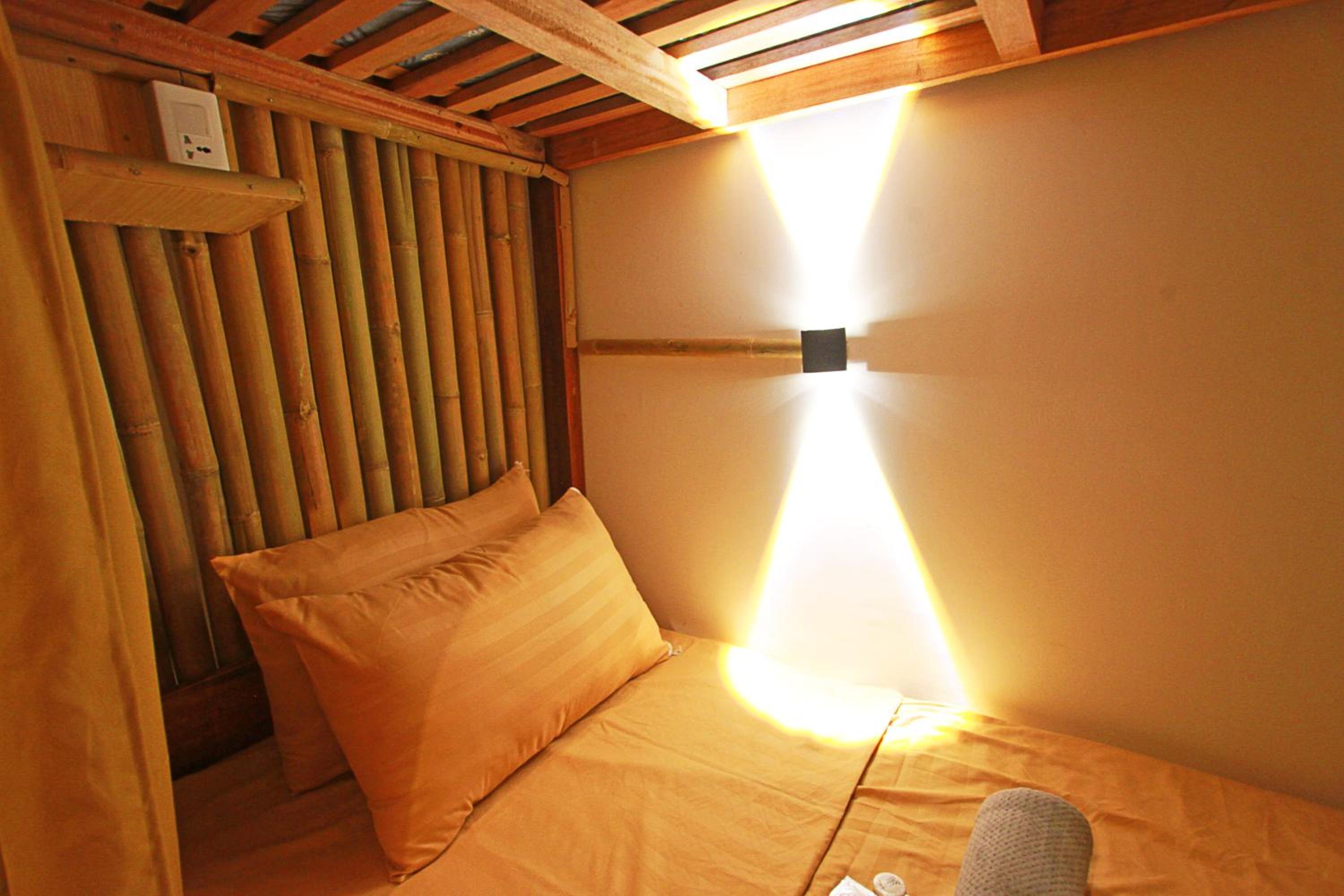 Bed in 8-Bed Mixed Dormitory Room photo 1