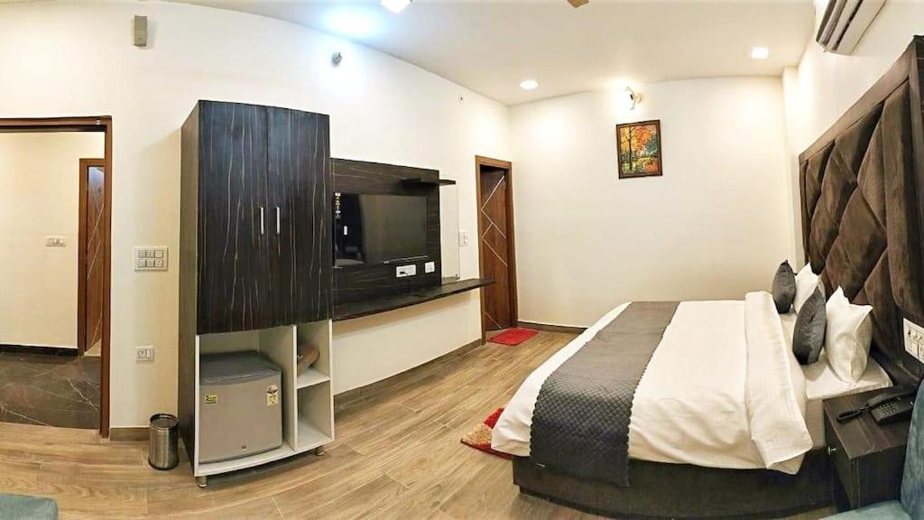 Large Double Room photo 1