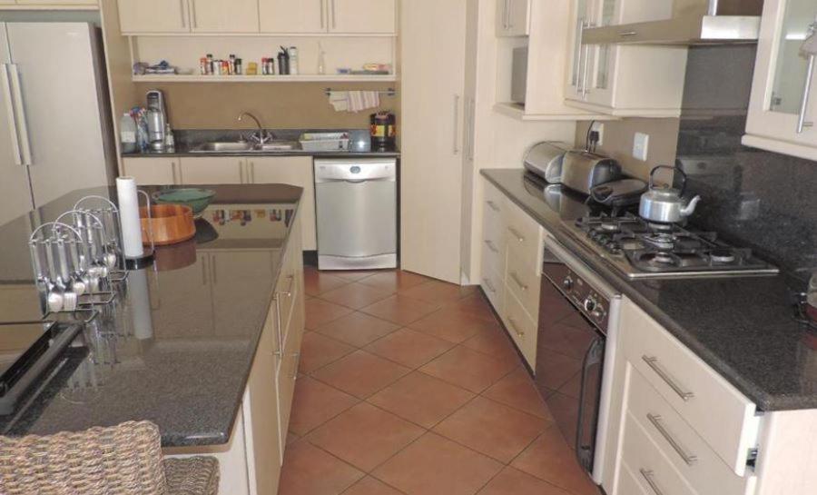 One-Bedroom House photo 3