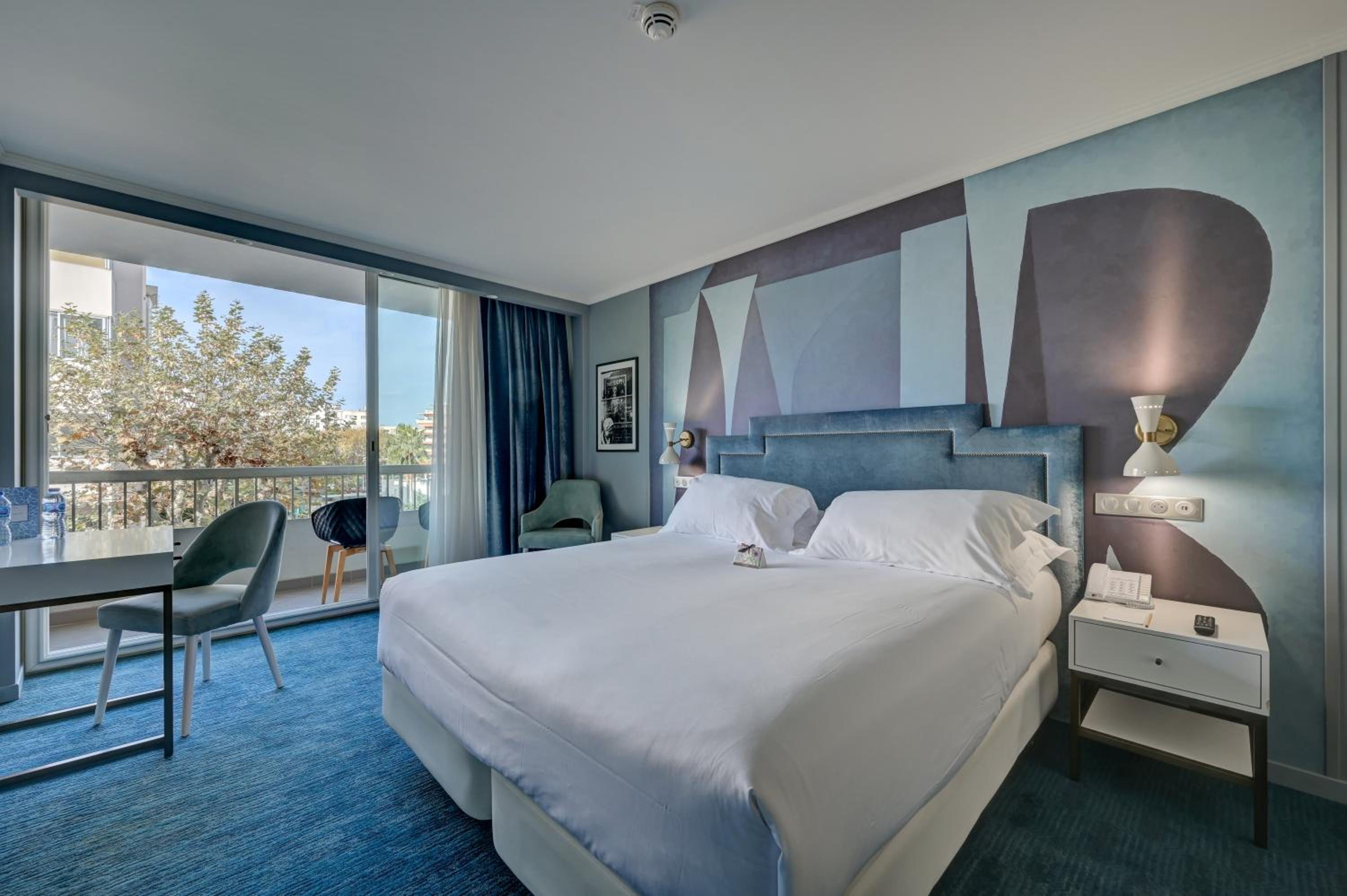 Double Room with Balcony - Photo 1