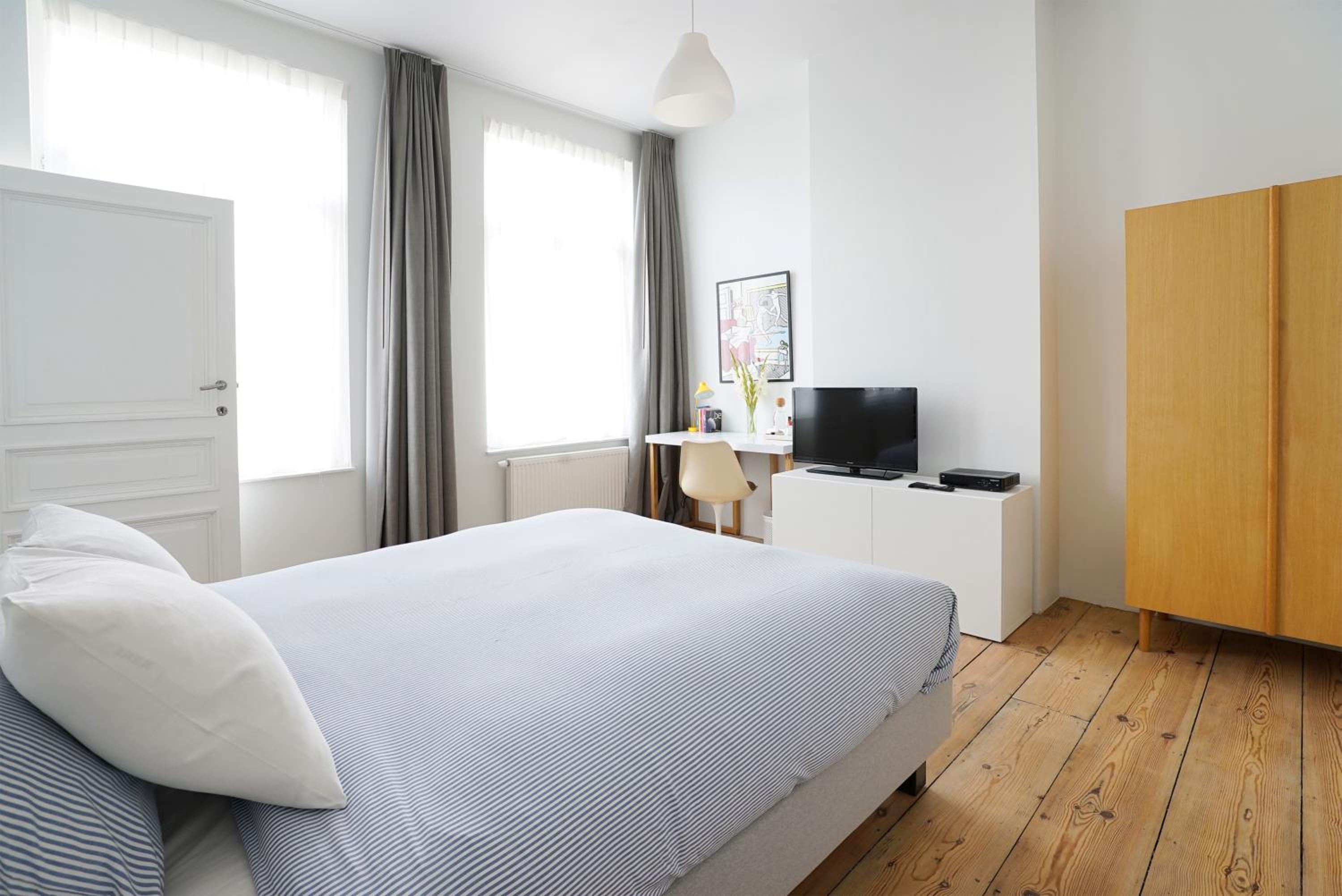 Queen Room (2 Adults)