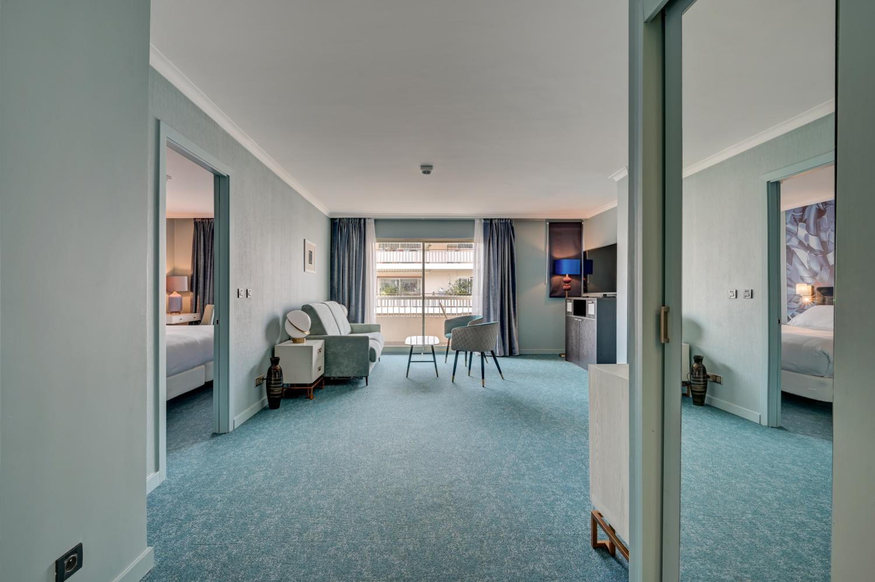 Deluxe Suite - Photo 16