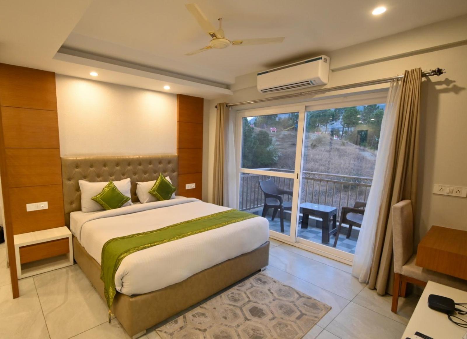 Deluxe Double Room photo 3