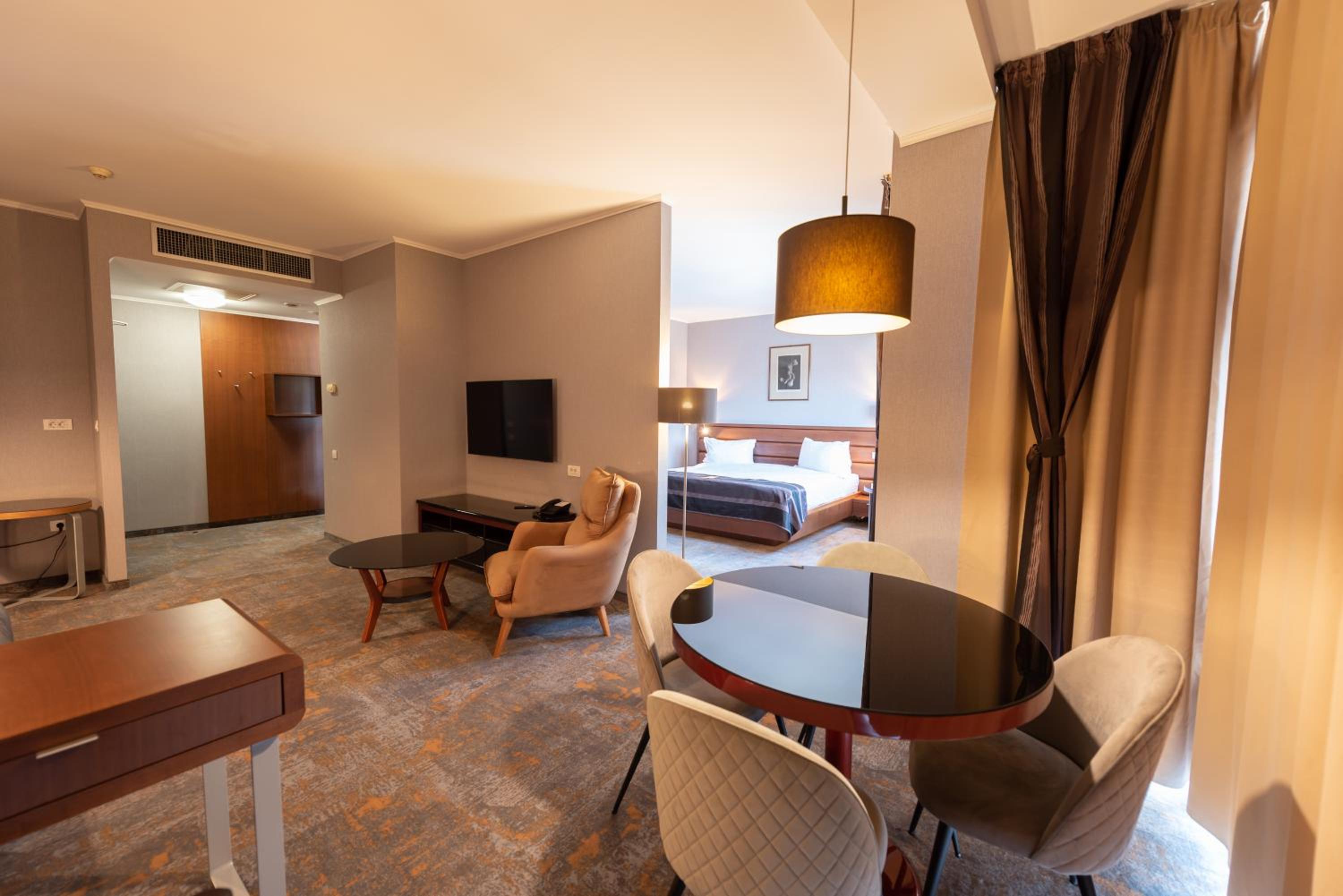 Premium Deluxe Suite