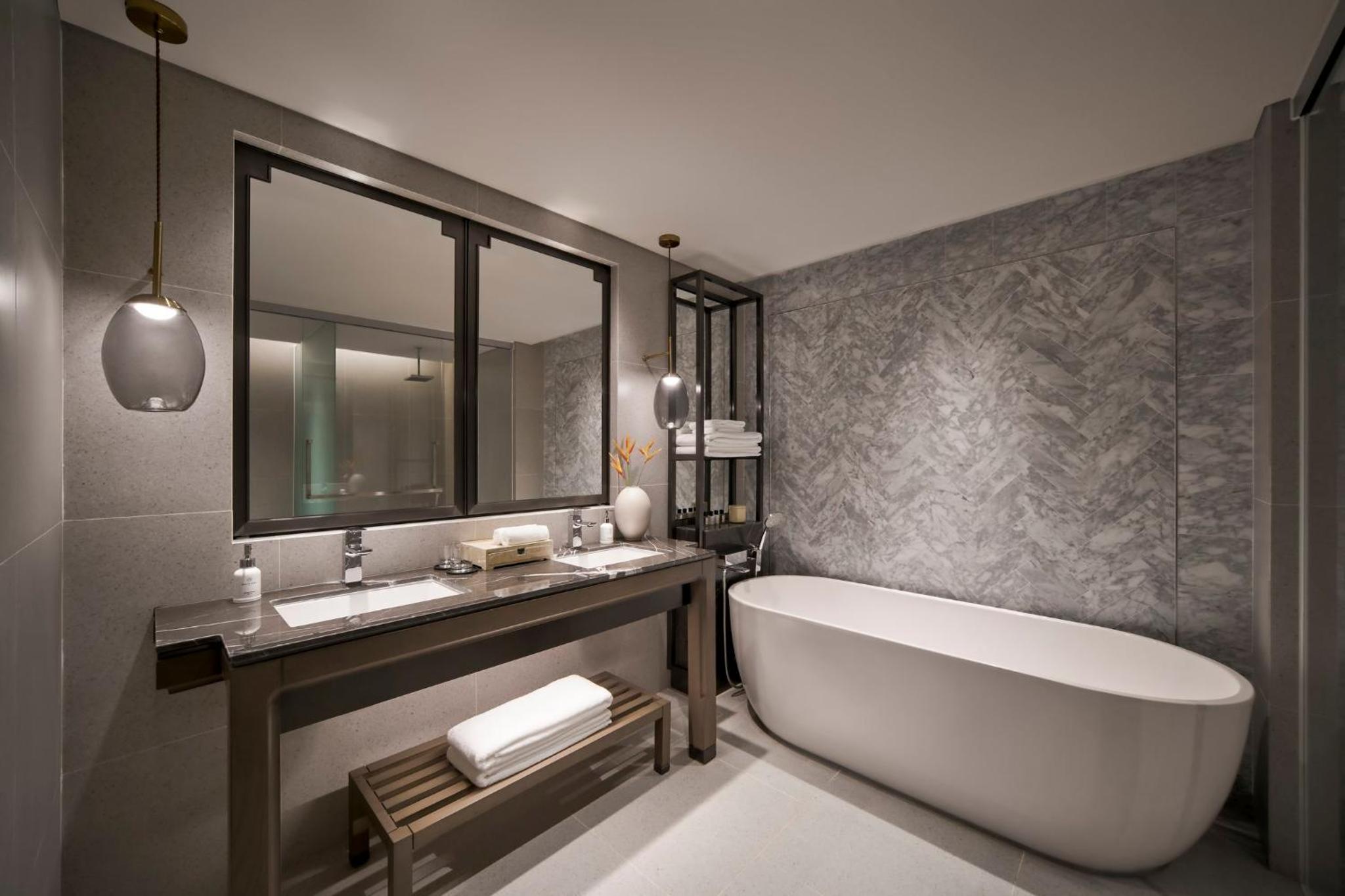 Premium King Room with River View - Photo 2