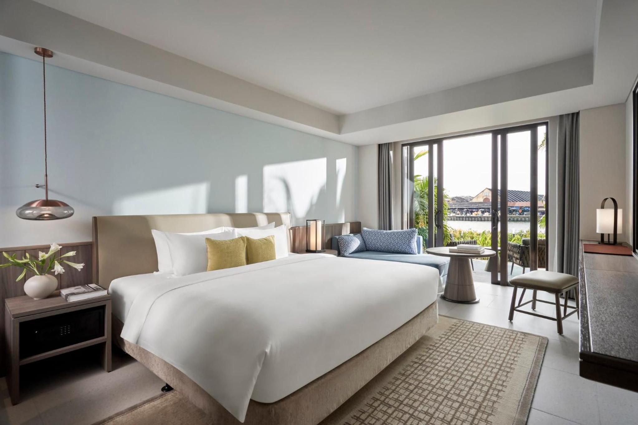 Deluxe King Room with River View - Photo 3