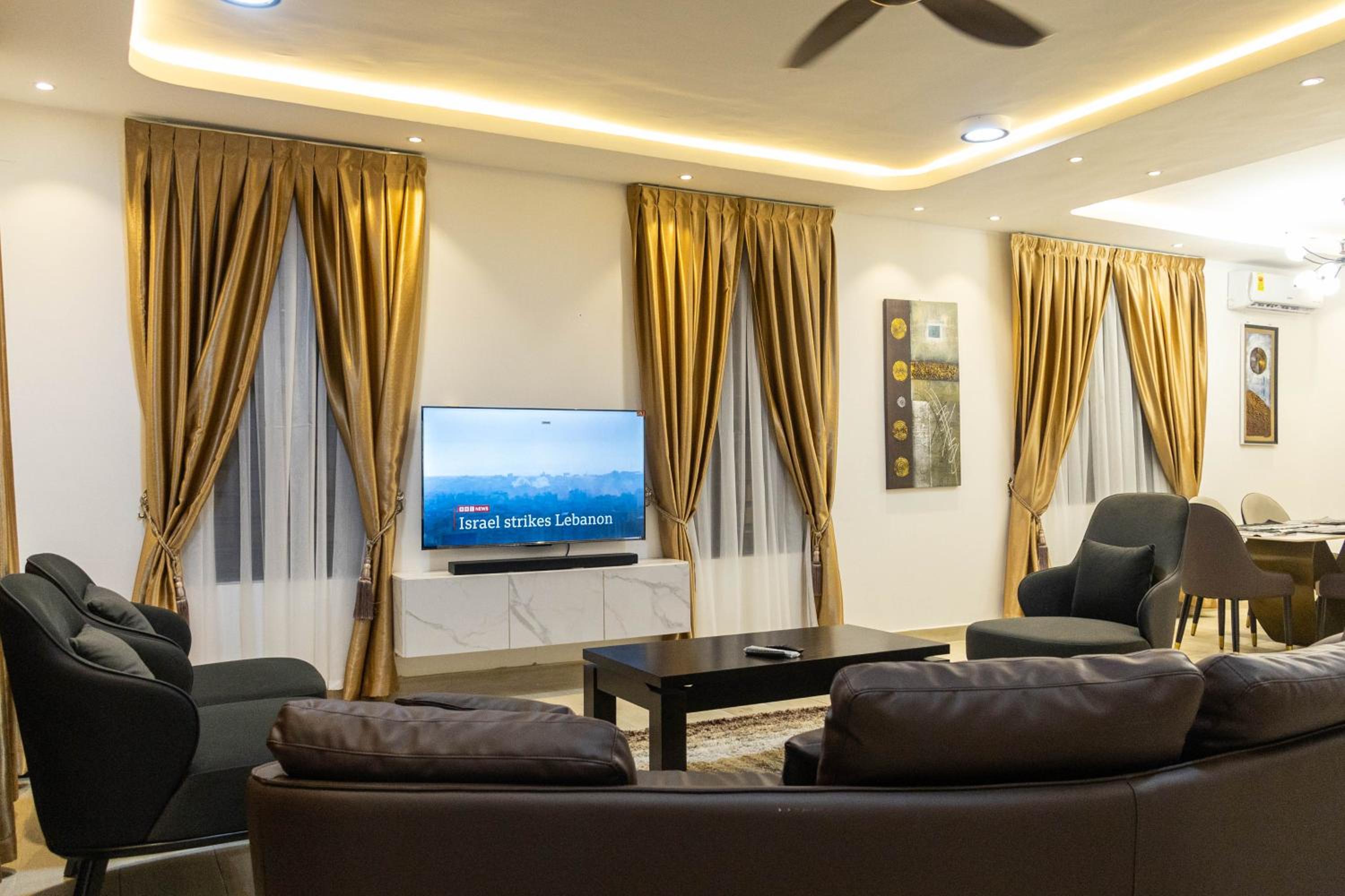 Three-Bedroom Deluxe Apartment photo 1