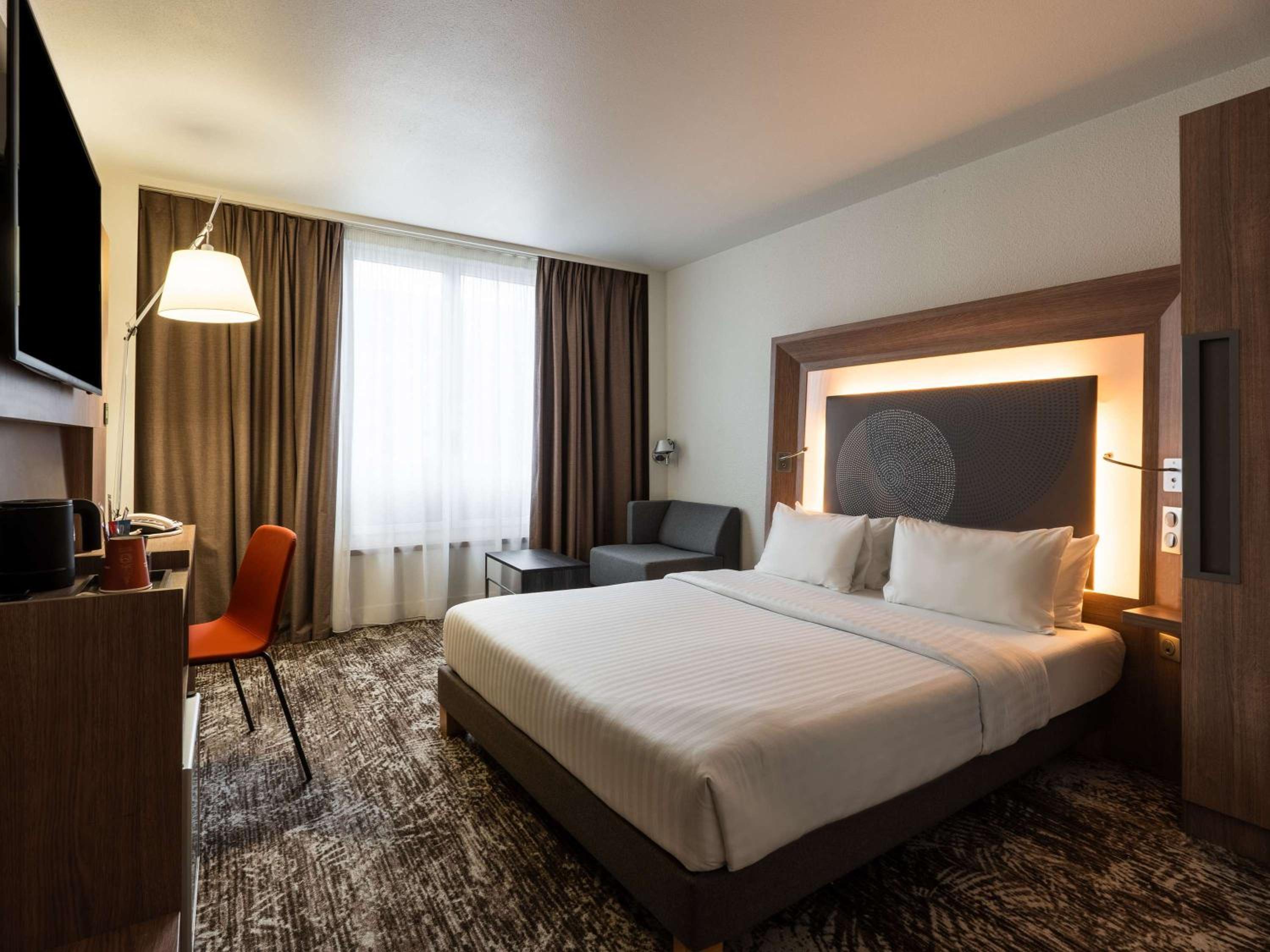 Standard Double Room with Queen Size Bed - Photo 11