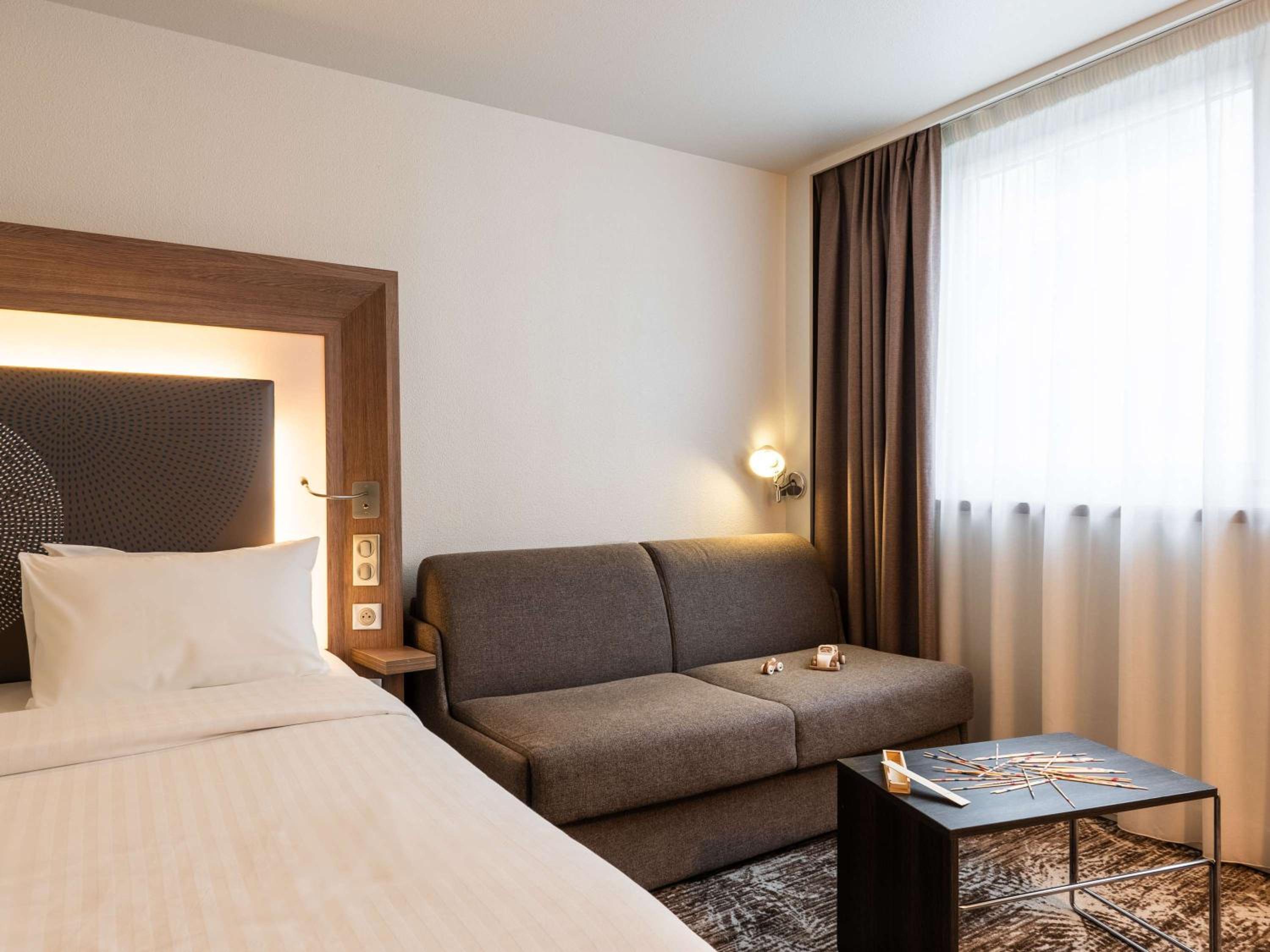 Executive Quadruple Room with Queen Bed and Double Sofa Bed - Photo 8