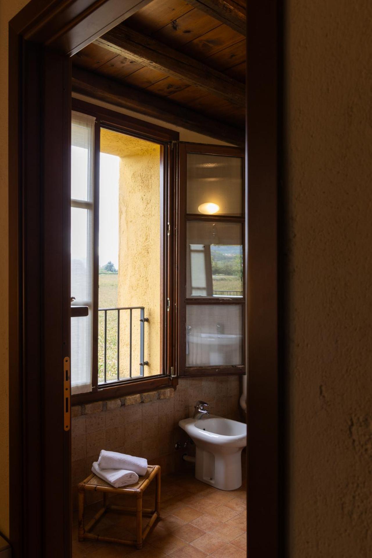 Quadruple Room with Private Bathroom photo 3