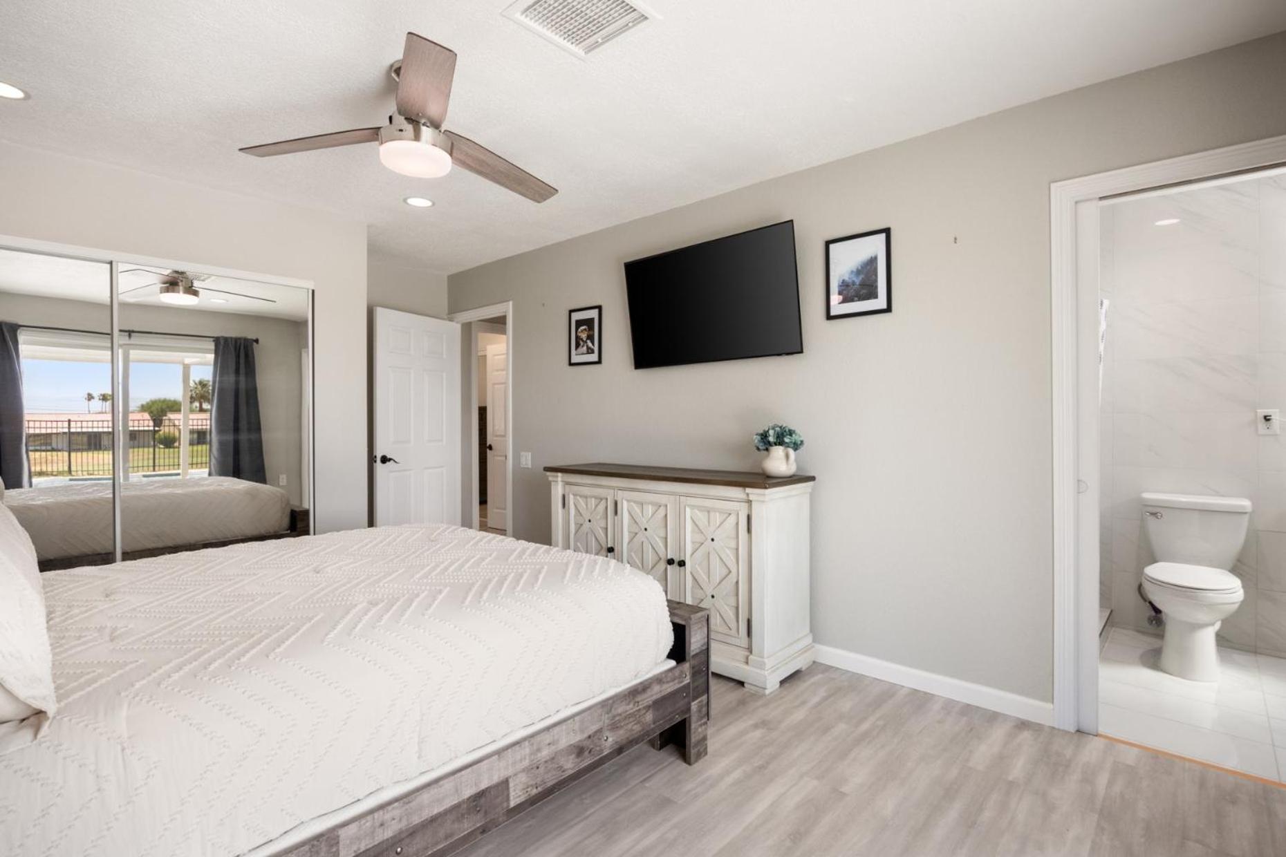 Three-Bedroom House photo 3