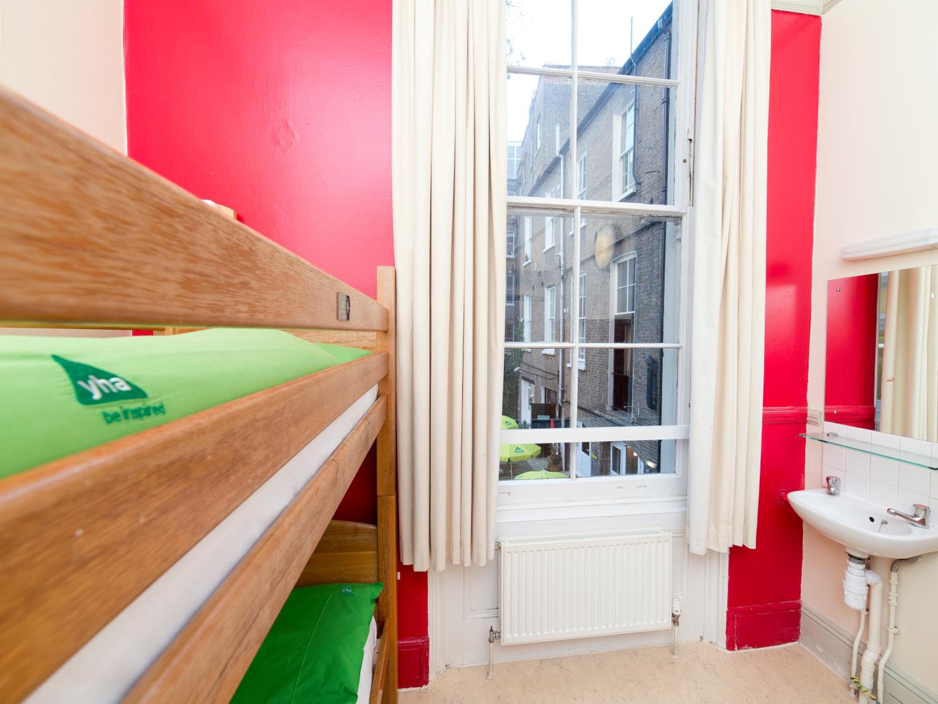 6 Bed Private Room Shared Bathroom photo 2