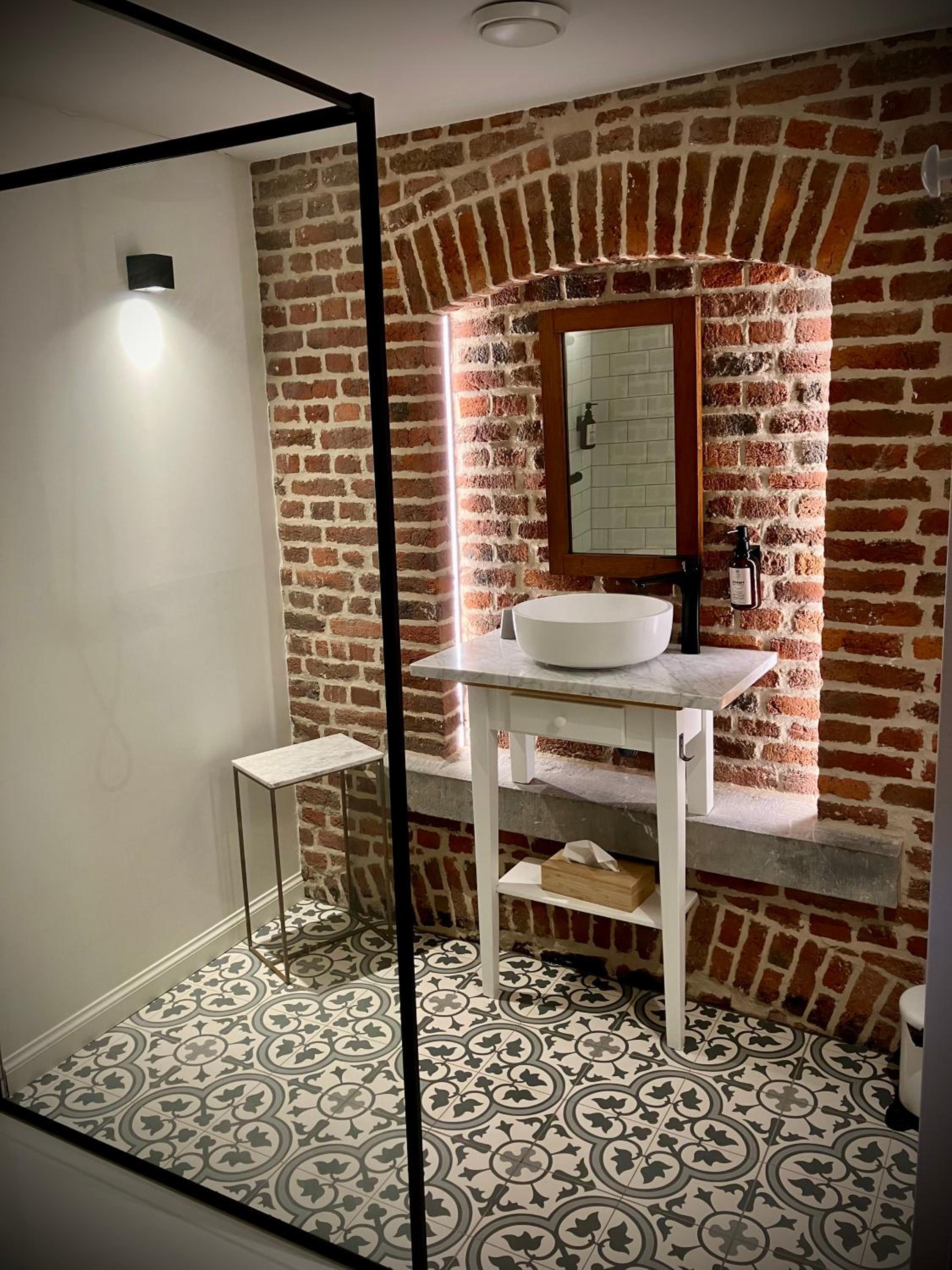 Deluxe Studio