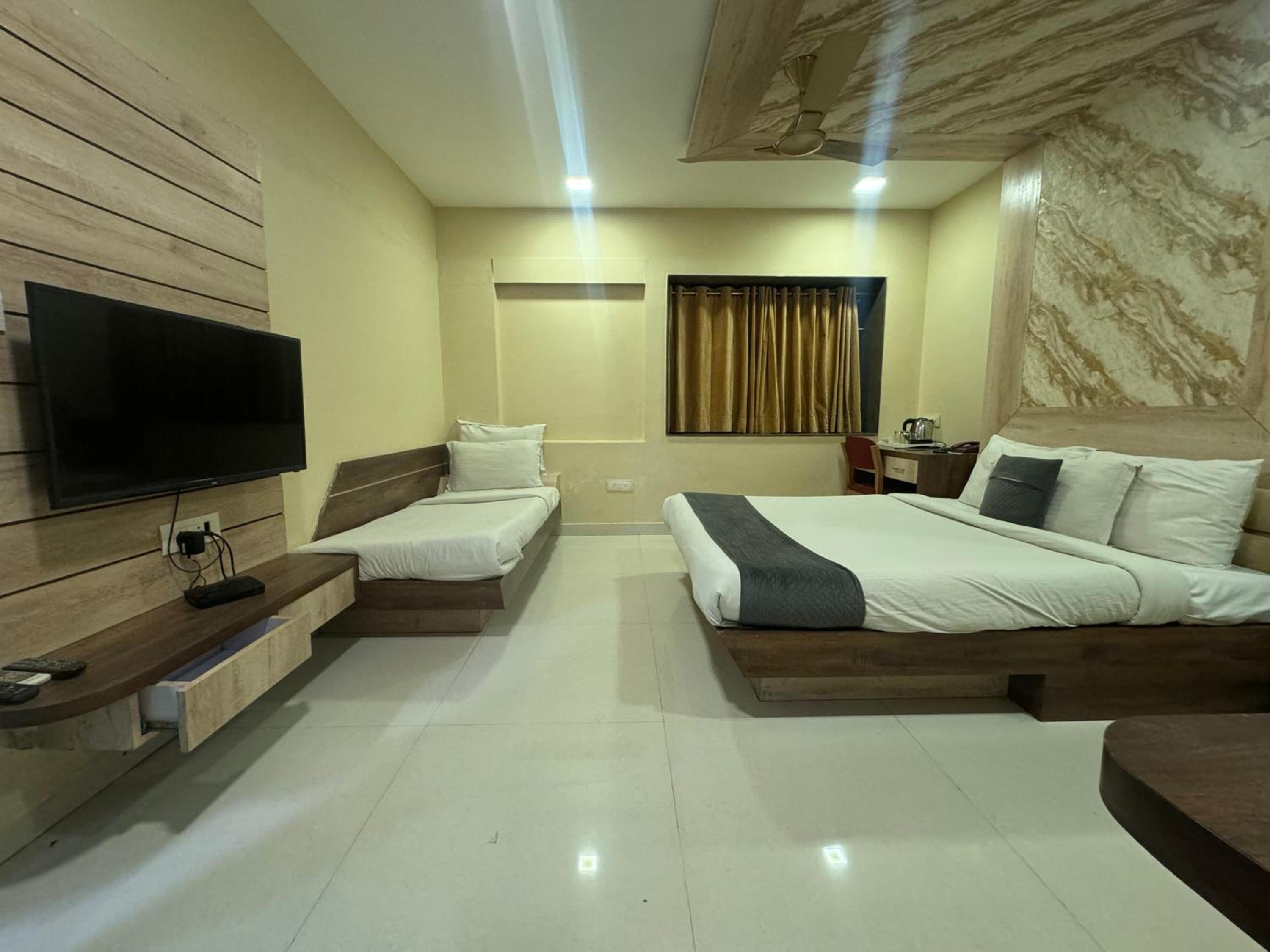 Deluxe Family Room