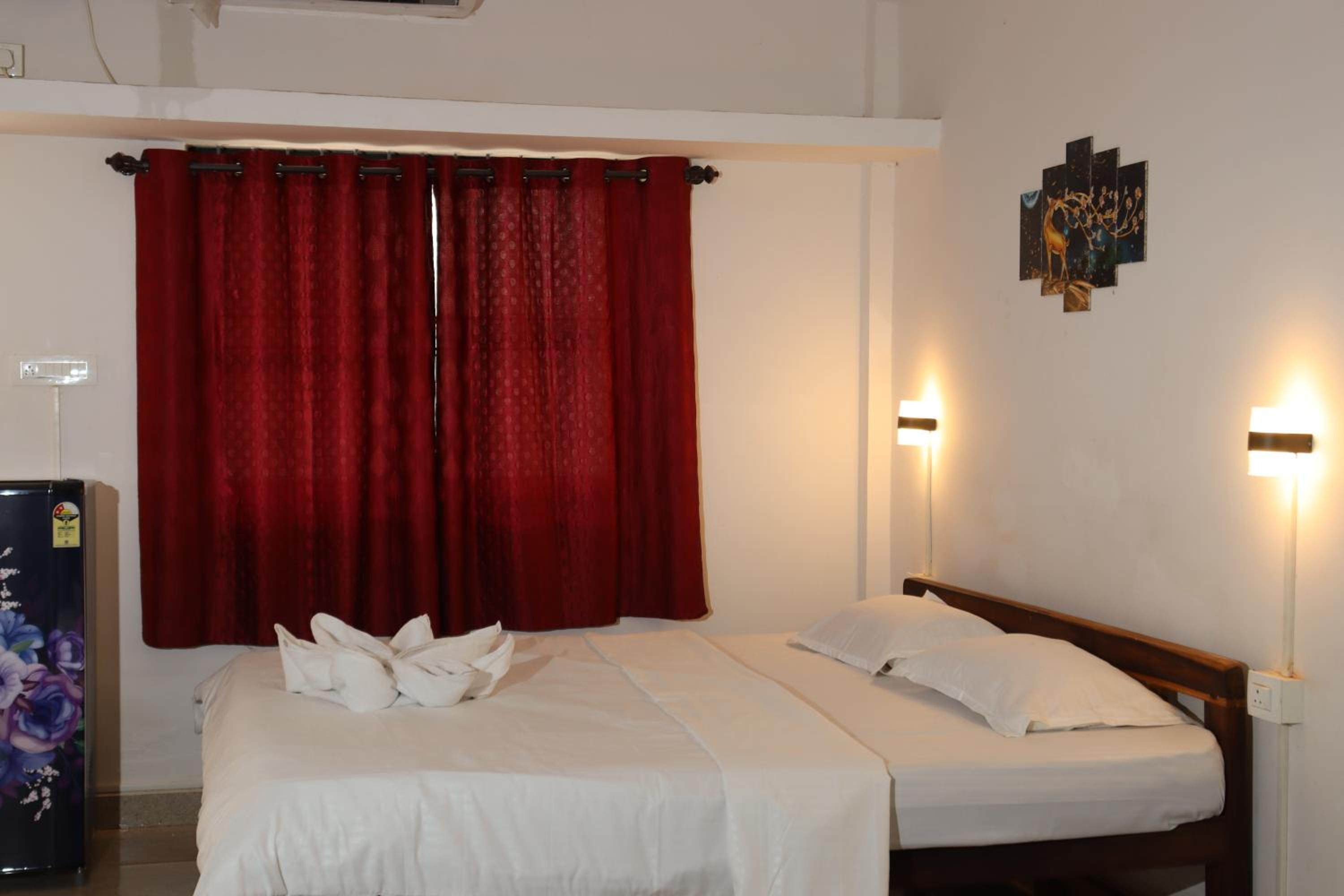 Double or Twin Room with Balcony photo 2